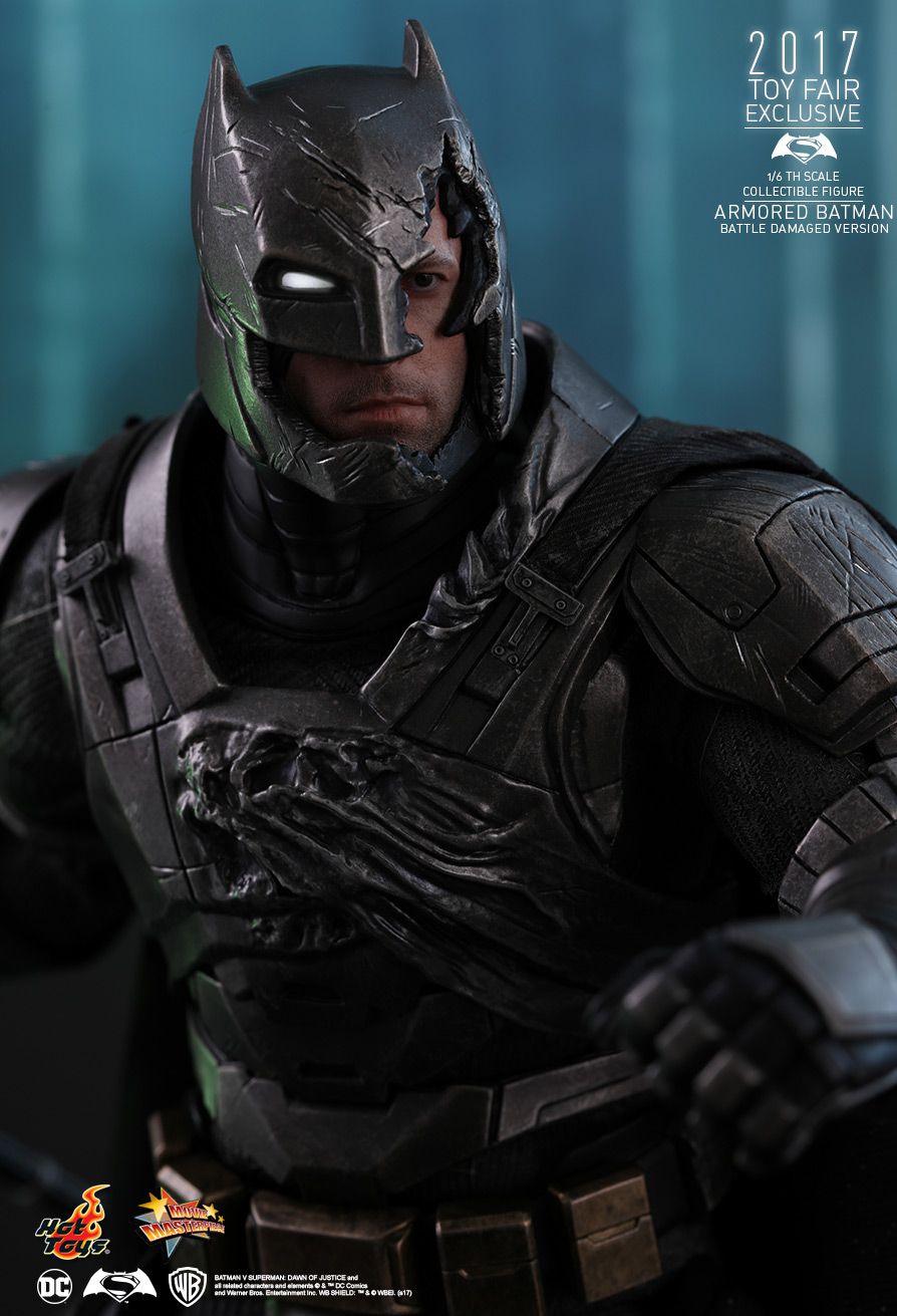 Hot Toys MMS417 BATMAN V SUPERMAN: DAWN OF JUSTICE - ARMORED BATMAN (BATTLE DAMAGED VERSION)