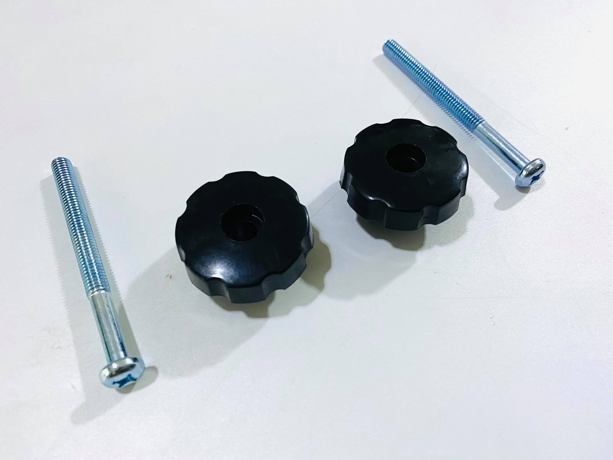 น๊อตฝากระเป๋าy80m 1 คู่ L15