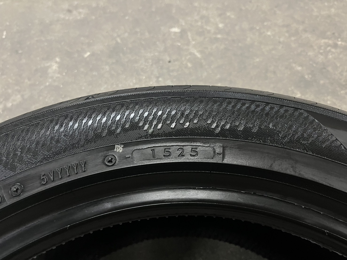 💥ปี 25💥✨ยางป้ายแดง✨235-50-18 Yokohama (Made in JAPAN 🇯🇵)💖สวยกริ๊บ💖