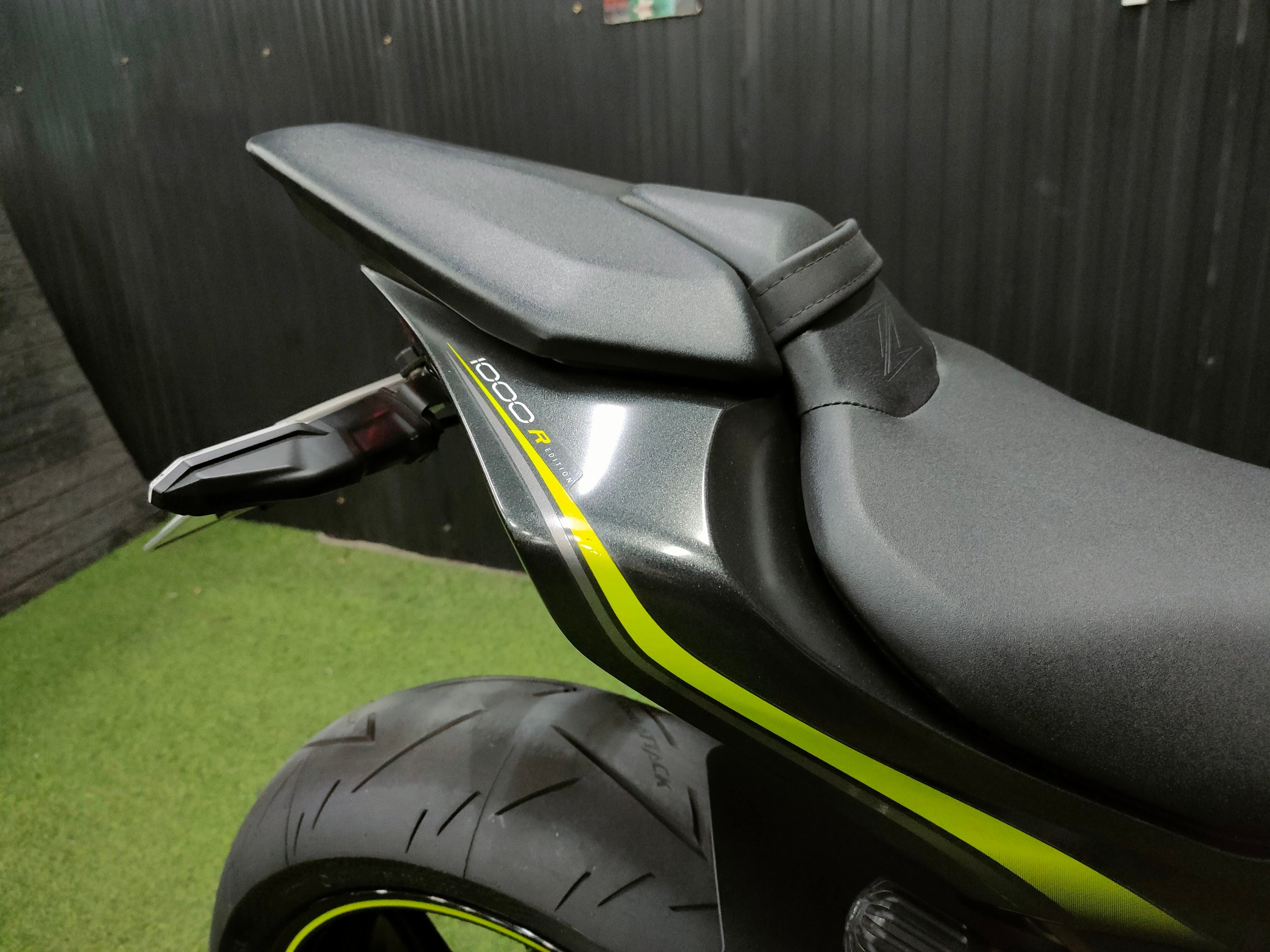 แรดพันธุ์....อ๊า 🤪 หล่อเลยคันนี้ #Z1000R ปี2018 "Optionsล้นๆรถมือเดียว"...ออกห้างร่วม7แสนเลยนะ‼️