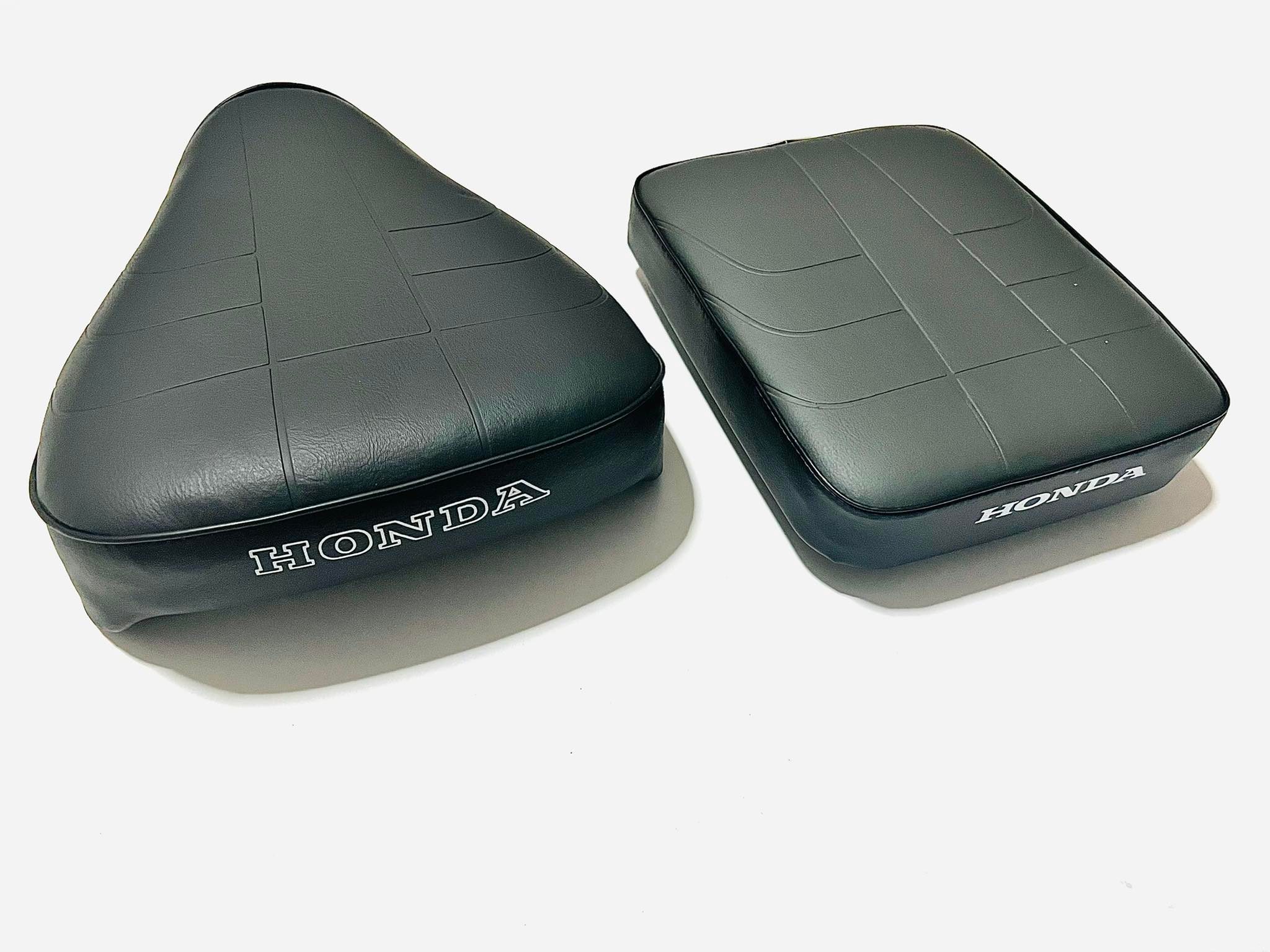 เบาะ 2 ท่อน c70 สีดำสกรีน รุ่นถังแยก รอ