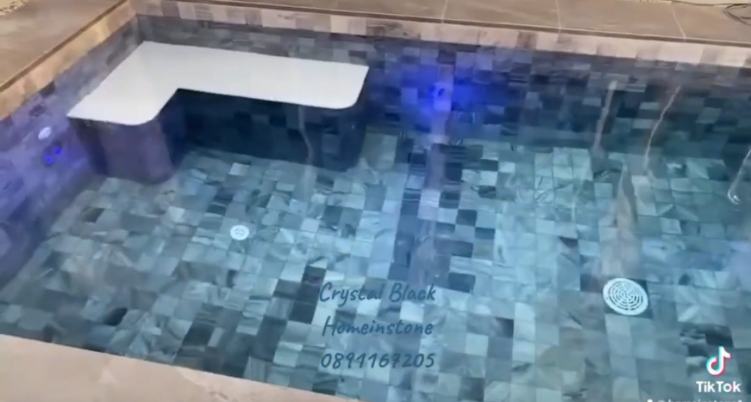 หินปูสระว่ายน้ำ Crystal black