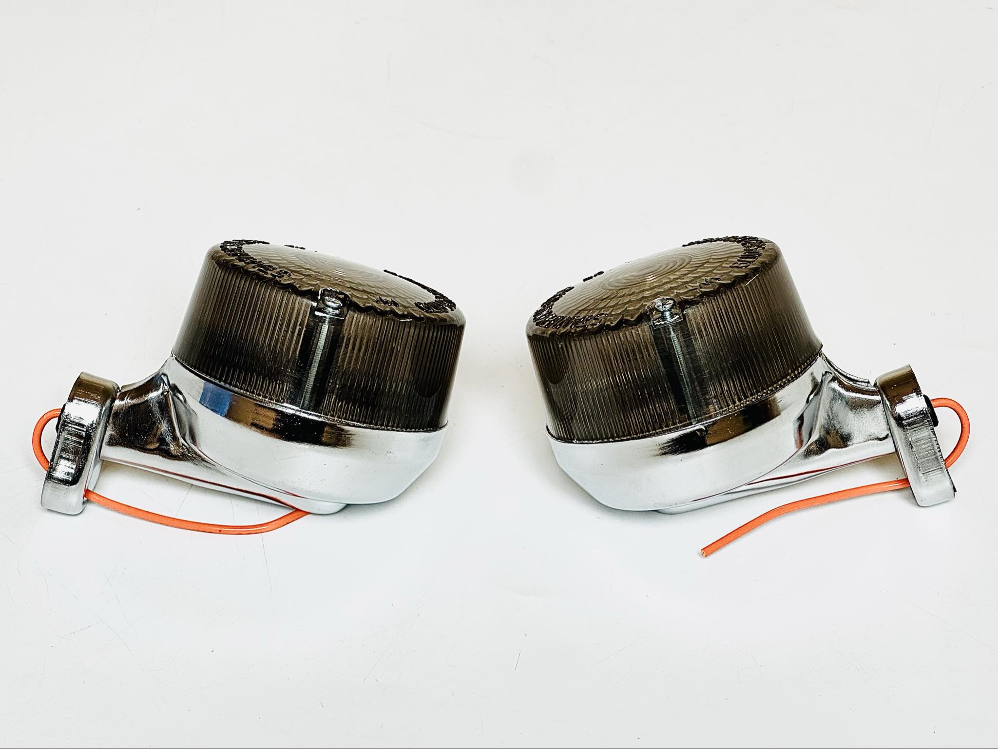 ไฟเลี้ยวชาลี แบบแบน ฝาดำ LAO C20