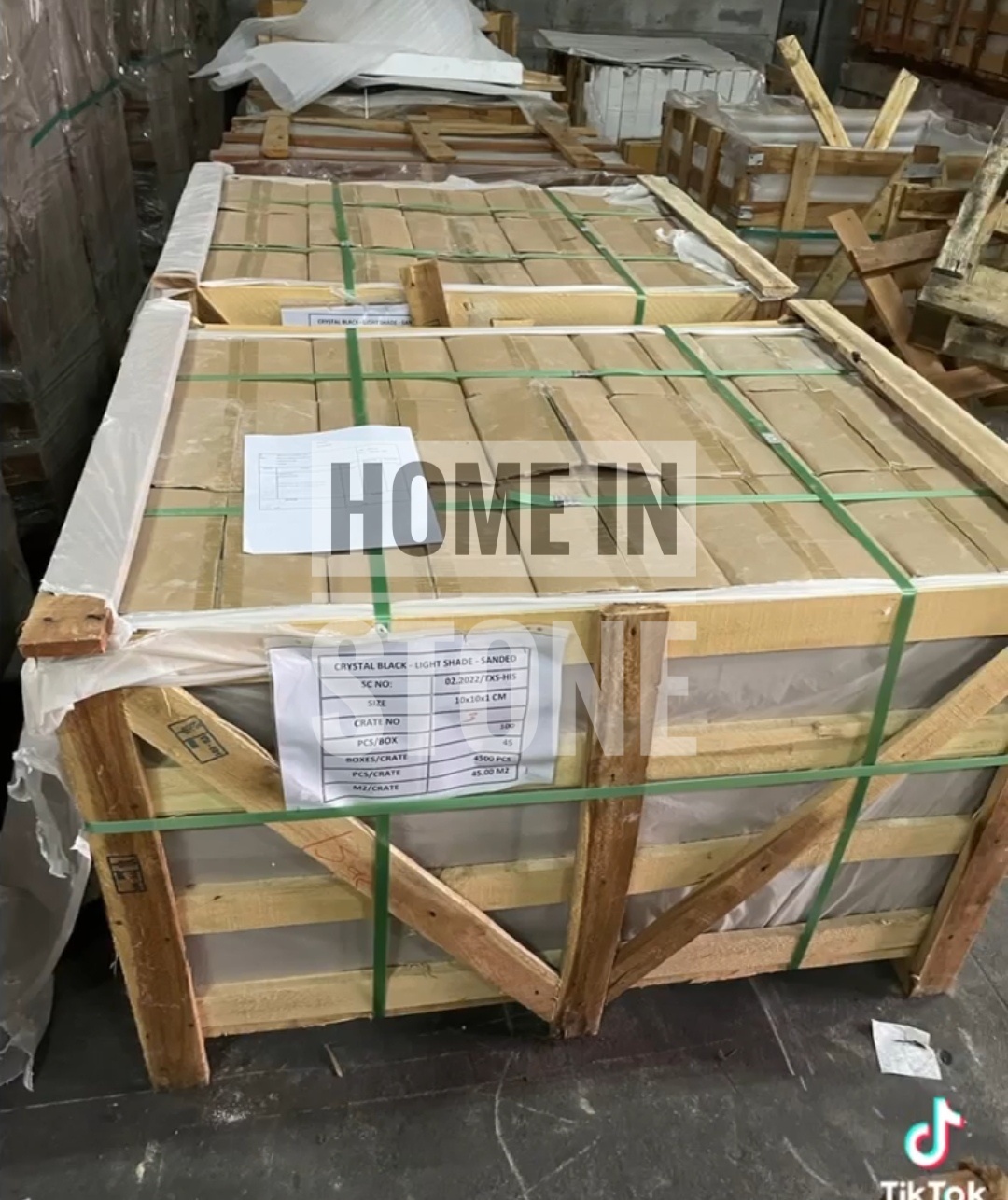 หินปูสระว่ายน้ำ crystal black