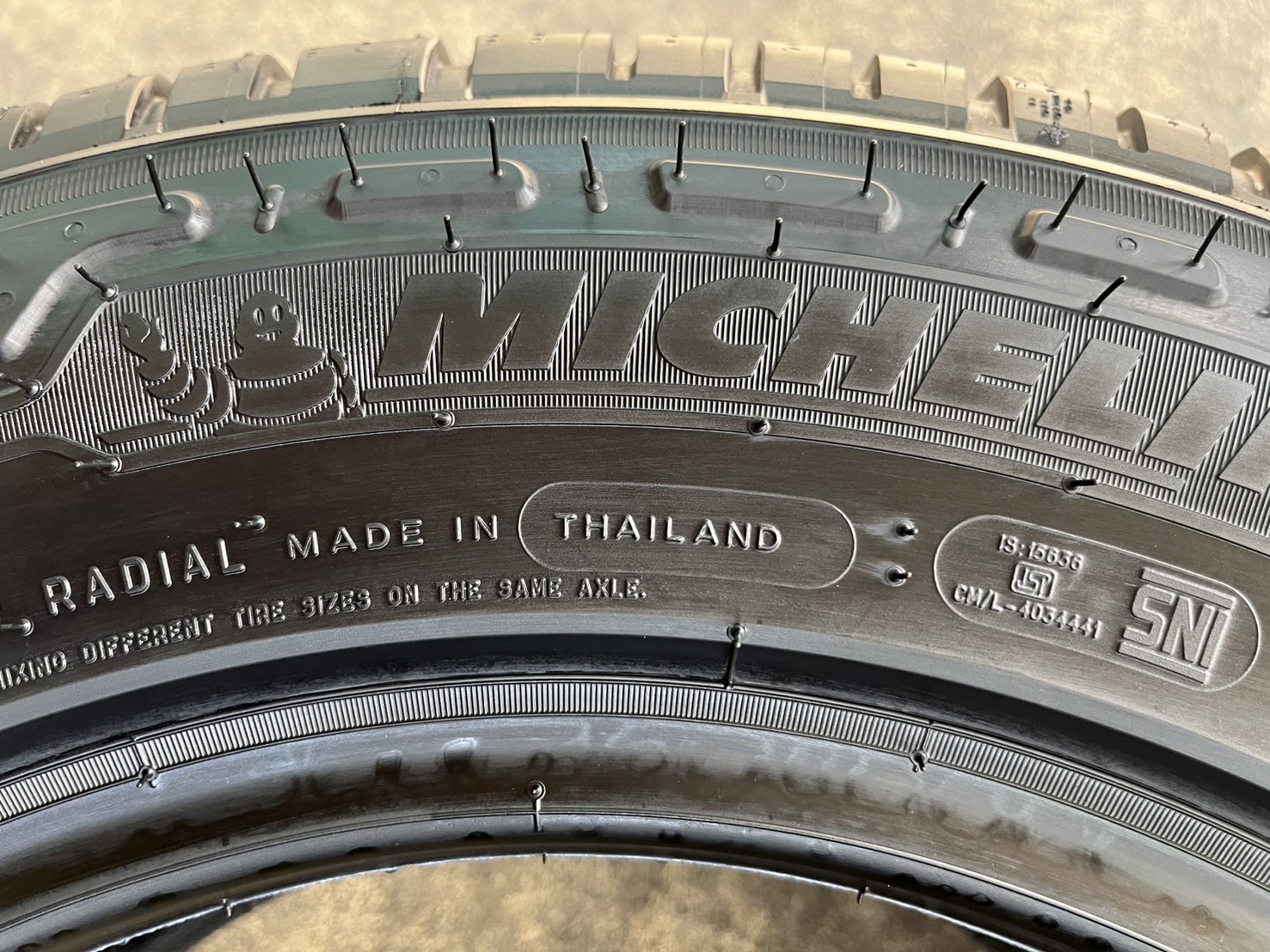 ♨ปี 24♨✨ยางใหม่💯✨205-70-15 Michelin💖ใหม่กริ๊บ🚘ใส่กับ รถกระบะตัวเตี้ย ได้ทุกรุ่น