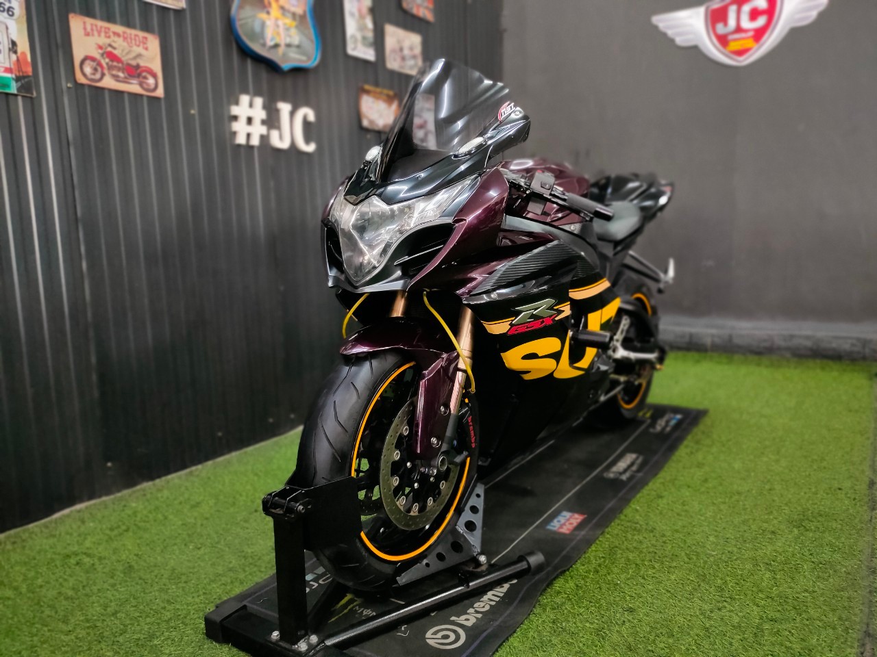 🐬 ได้เวลาโลมาโชว์ตัว #GSX-R1000 สเปค 🇺🇸 จดทะเบียน ธ.ค. ปี 2014 แต่งเต็มพร้อมบิน...ขี่อย่างมันส์‼️