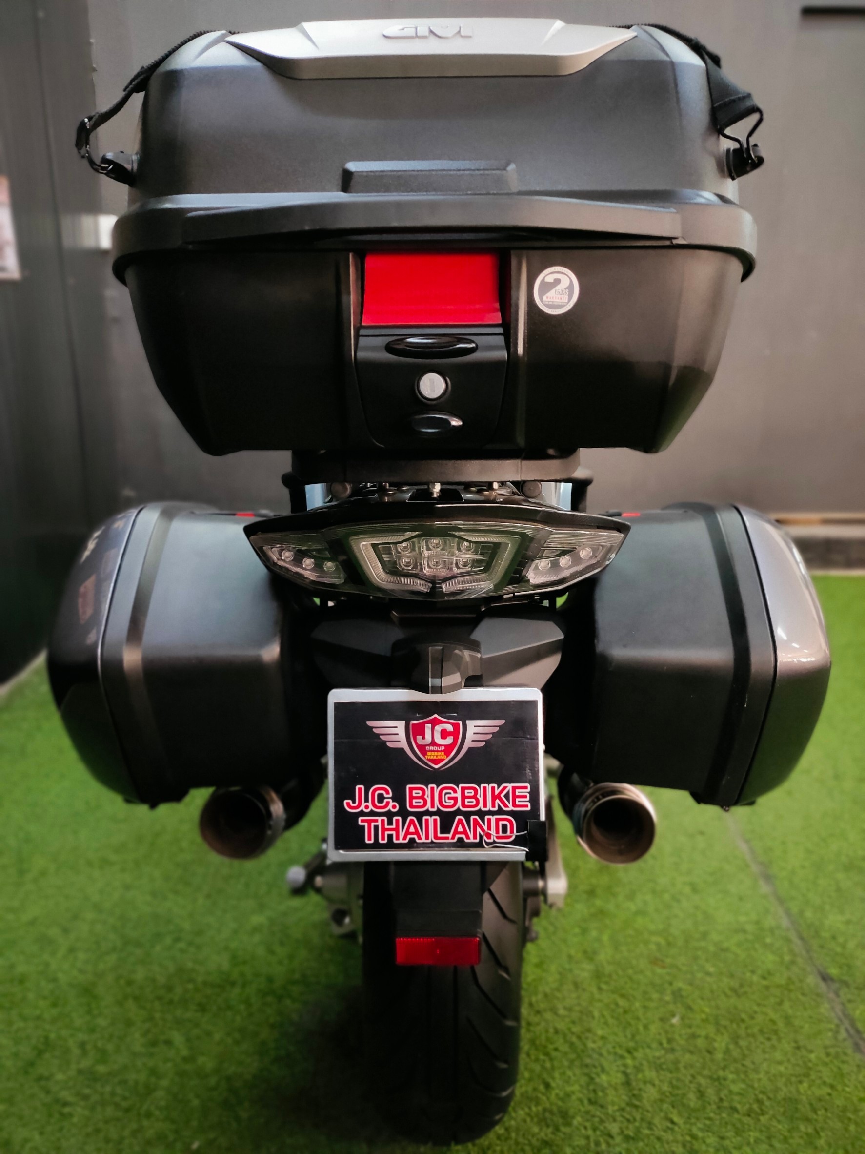 Sport Touring ตัวพรีเมียมจากค่าย YAMAHA รุ่น FJR1300AS ตัวท๊อป Autoclutch ขับเพลาปลายปี 2018 แท้สายจอดไมล์ 2,xxx 😎 โฉมปัจจุบัน...นับคันได้เลย‼️