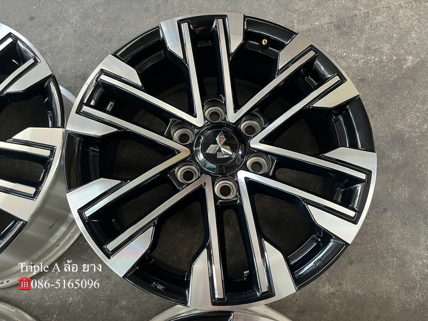 ✨ล้อแม็ก✨Mitsu Pajero ตัวท็อป ขอบ 18 ดำหน้าเงา