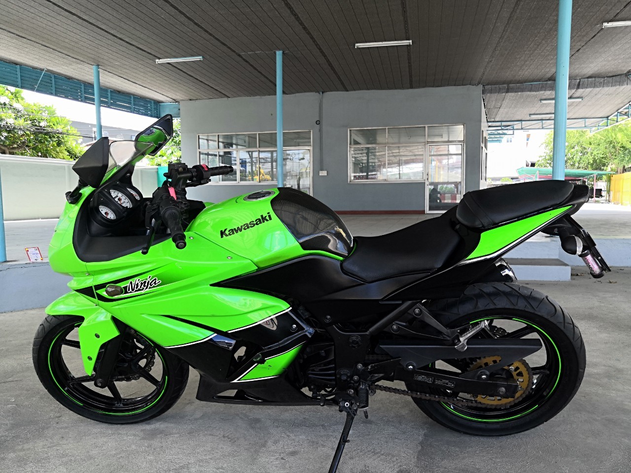 NINJA-250 รถบ้านแท้มือเดียว เครื่องดี สีเดิมทั้งคัน มีแต่งบ้างเล็กน้อย เท่ห์เร้าใจ