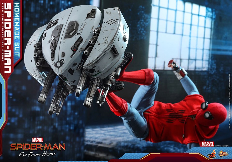 Hot Toys MMS552 SPIDER-MAN: FAR FROM HOME - SPIDER-MAN (HOMEMADE SUIT VERSION)