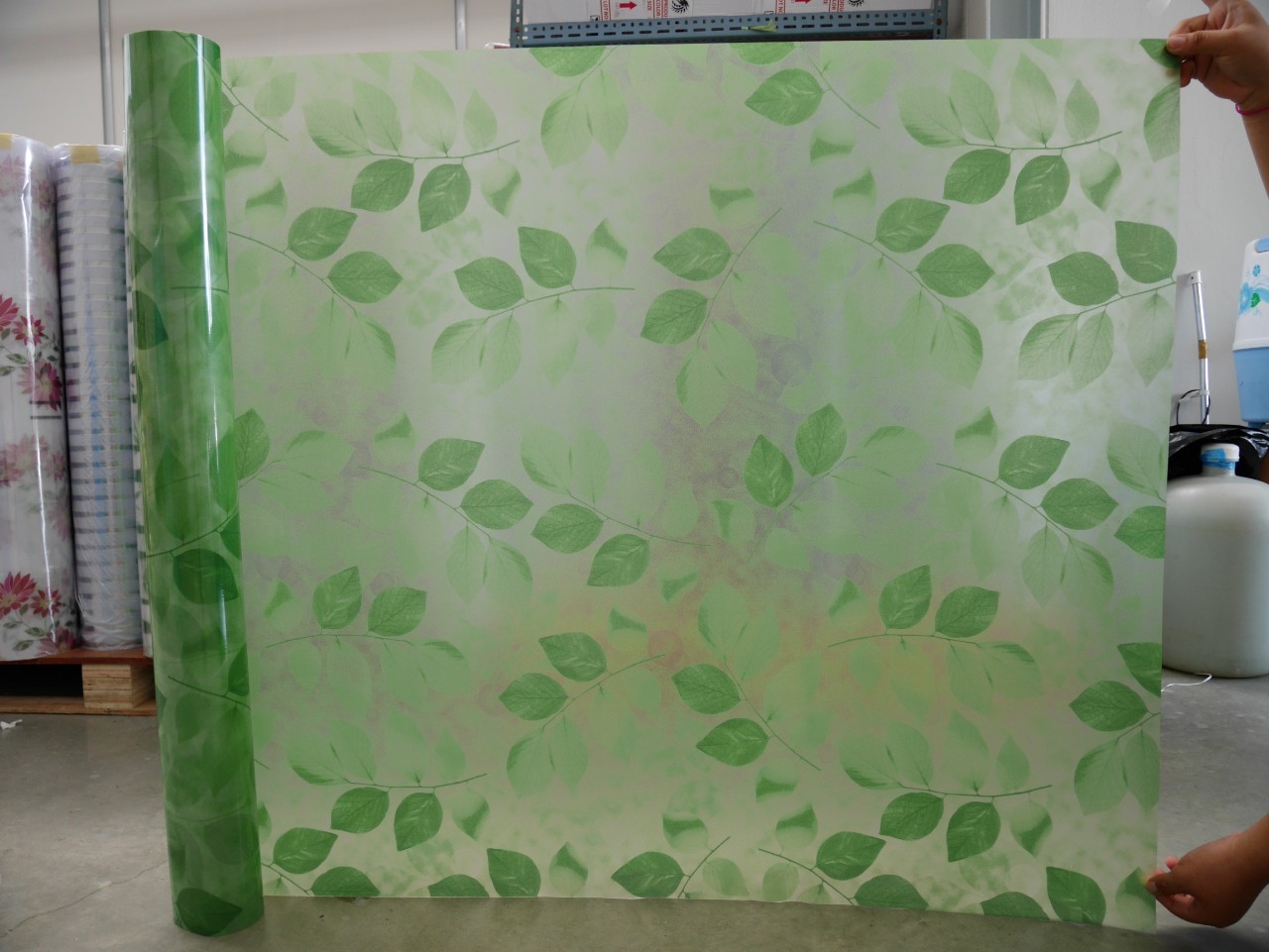 lala flim ฟิล์มติดกระจก ลายใบไม้ F08 ชนิดมีกาว ฟิล์มสีเขียว 90CM*1M