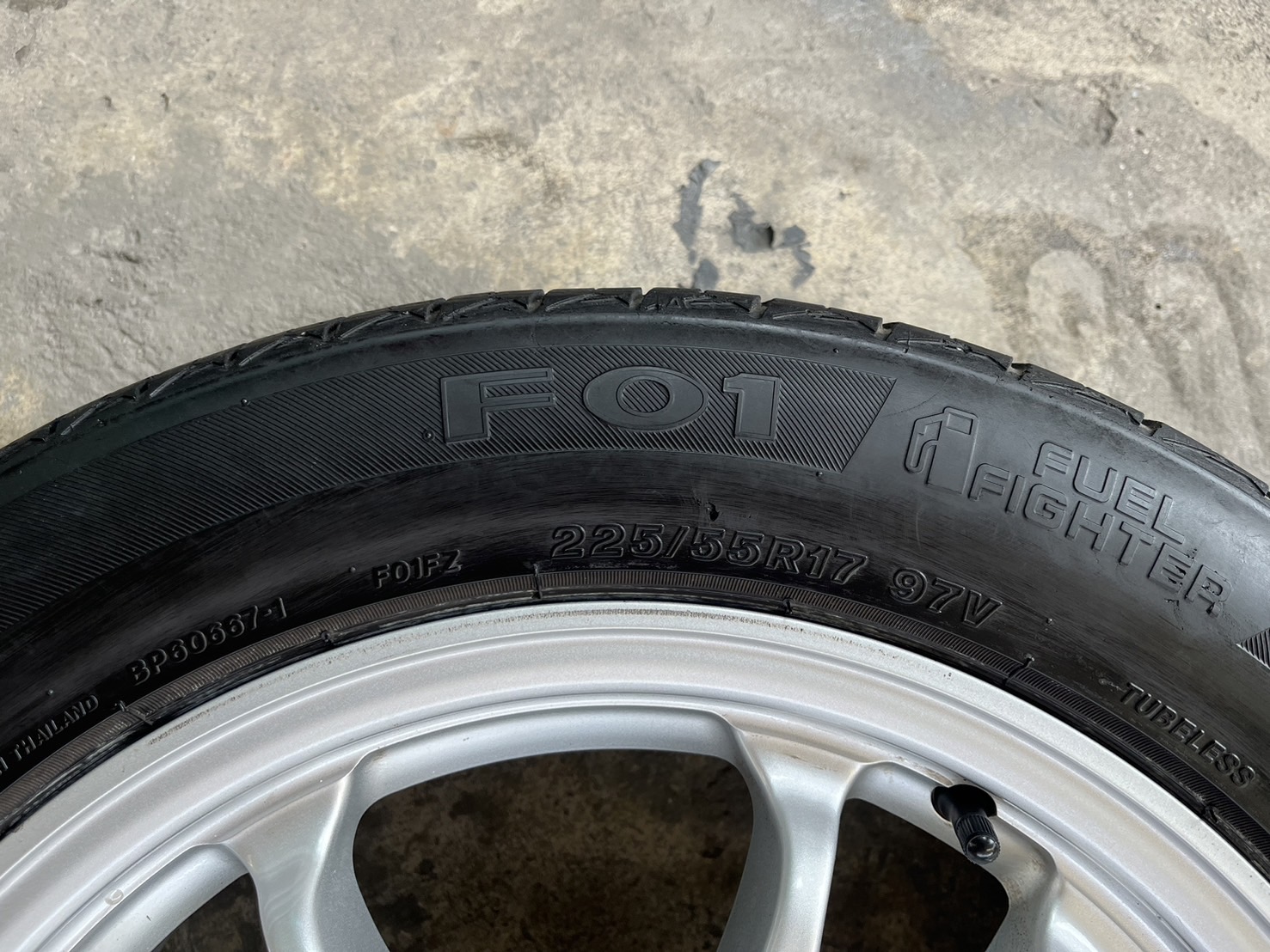 ✨ล้อแม็ก 5รู114✨Toyota ขอบ 17 สีบอร์น แถมยาง 225-55-17 Firestone ปี 20