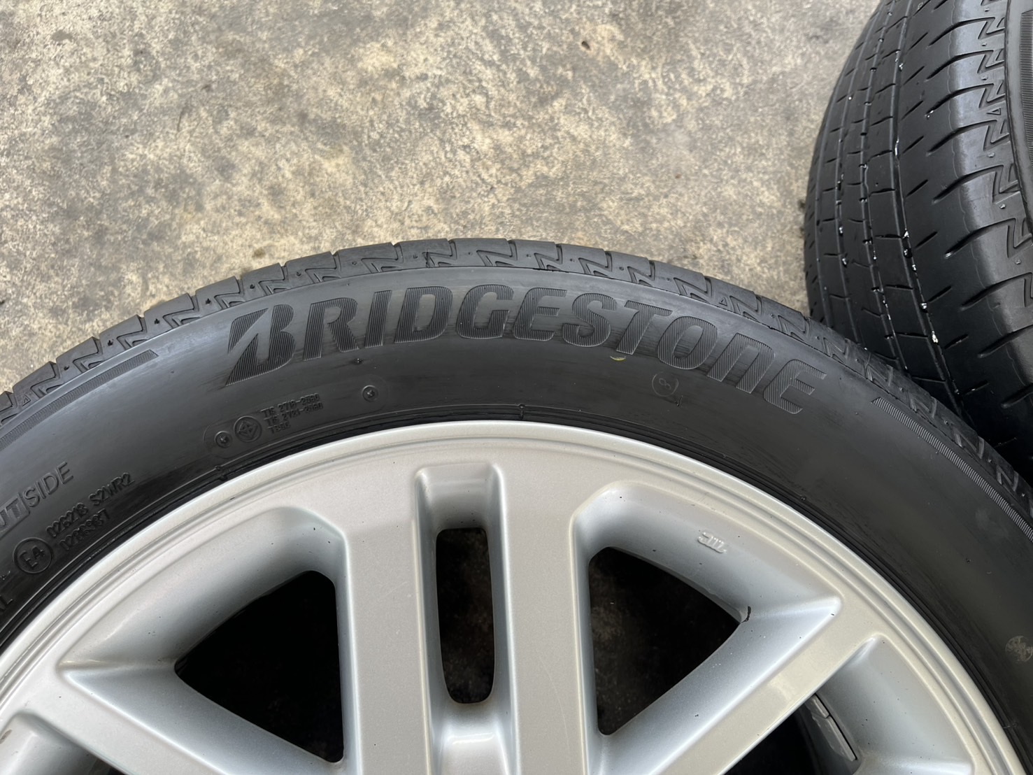 ✨ล้อแม็ก 6รู139✨Toyota ขอบ 17 พร้อมยาง 215-55-17 Bridgestone💥ปลายปี 22💥🚘ใส่กับ รถตู้ Commuter 6รู139 ได้เลย