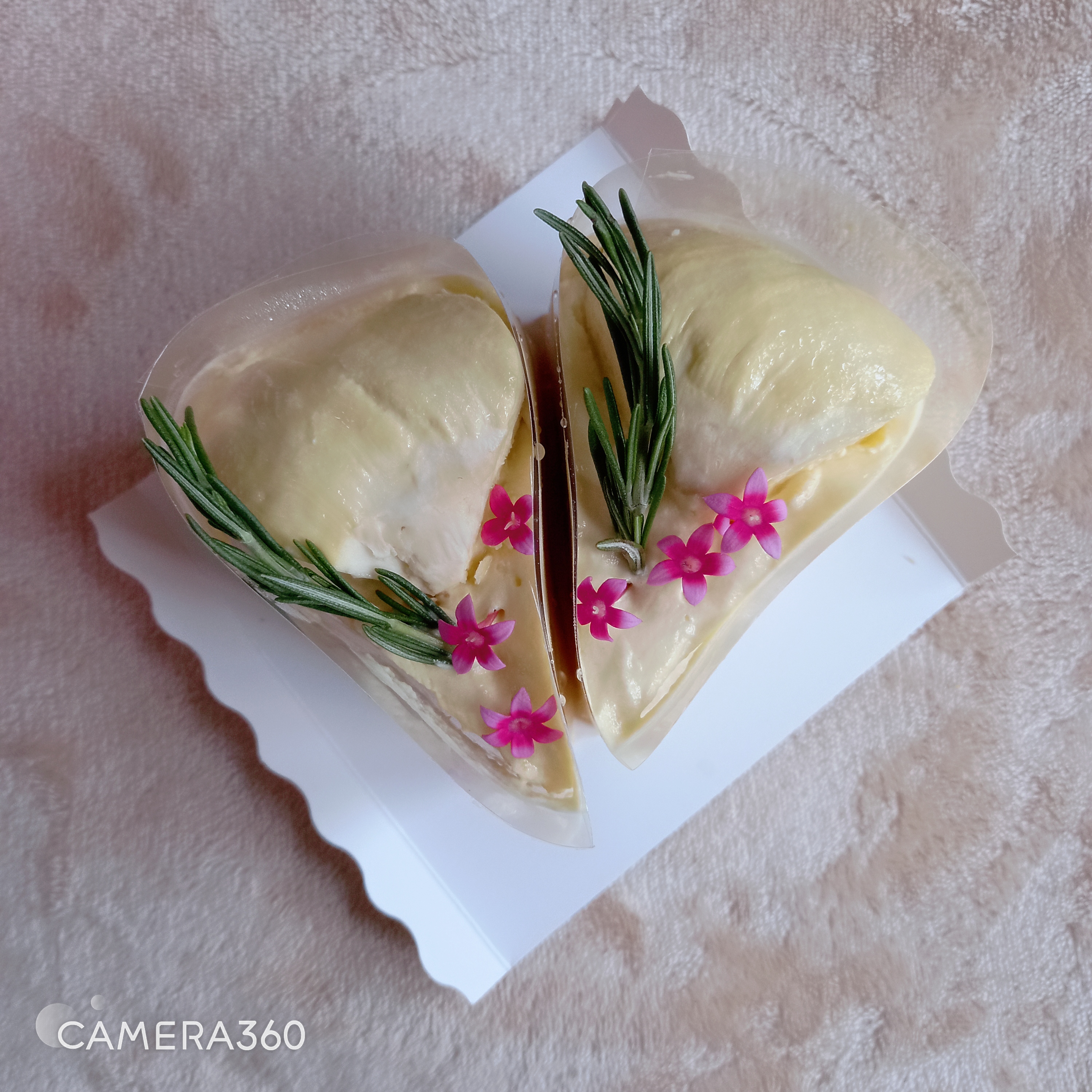 เค้กทุเรียนครีมสด (ราคาต่อชิ้น) Durian Fresh Milk Cake 2-3 ชั้น