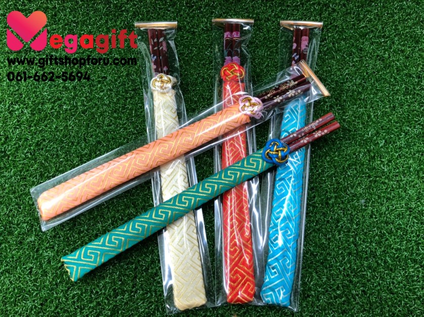 ตะเกียบไม้ใส่ซองผ้าไหม