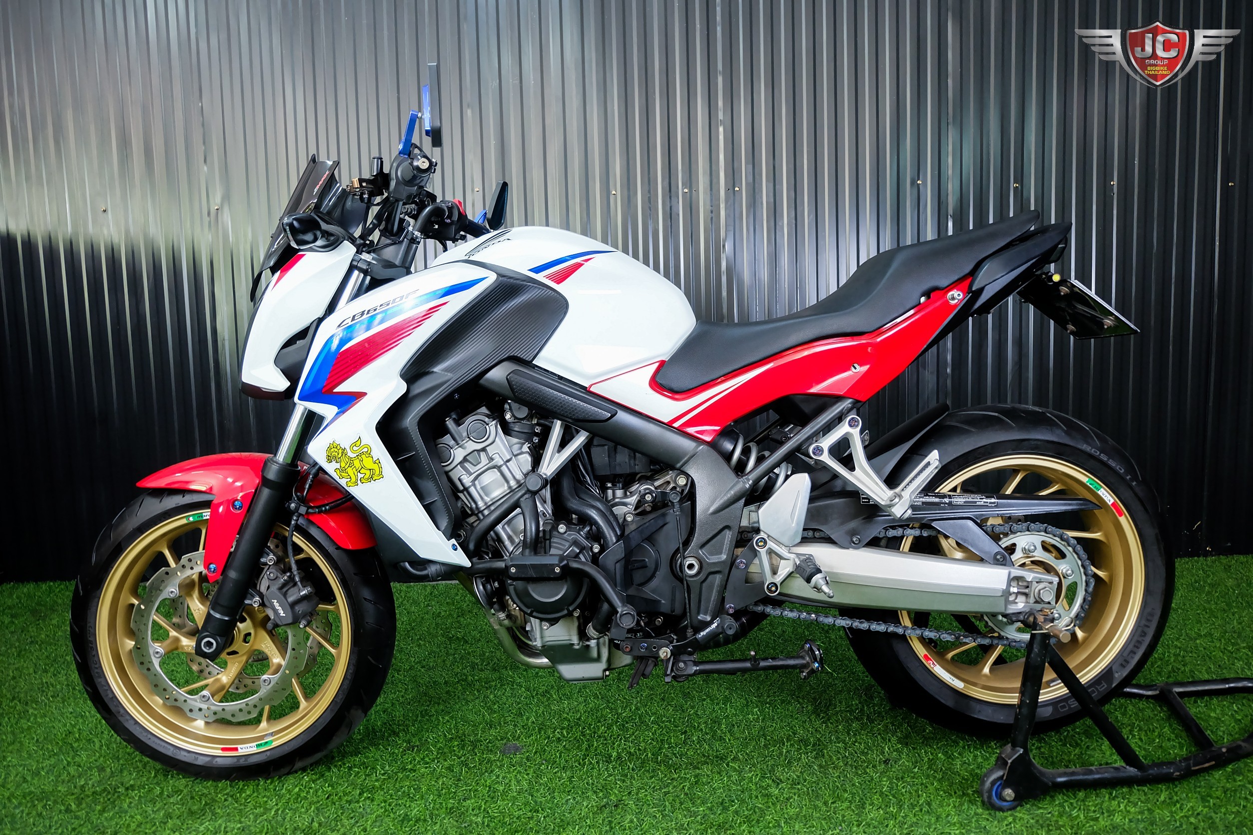 คนไทย...เอา"ไตร"ไปเลย‼️ CB650F Tri-colour ปลายปี 2015 ขี่นิ่มพร้อมใช้ยางใหม่....หาอยู่ต้องจัด 🤗