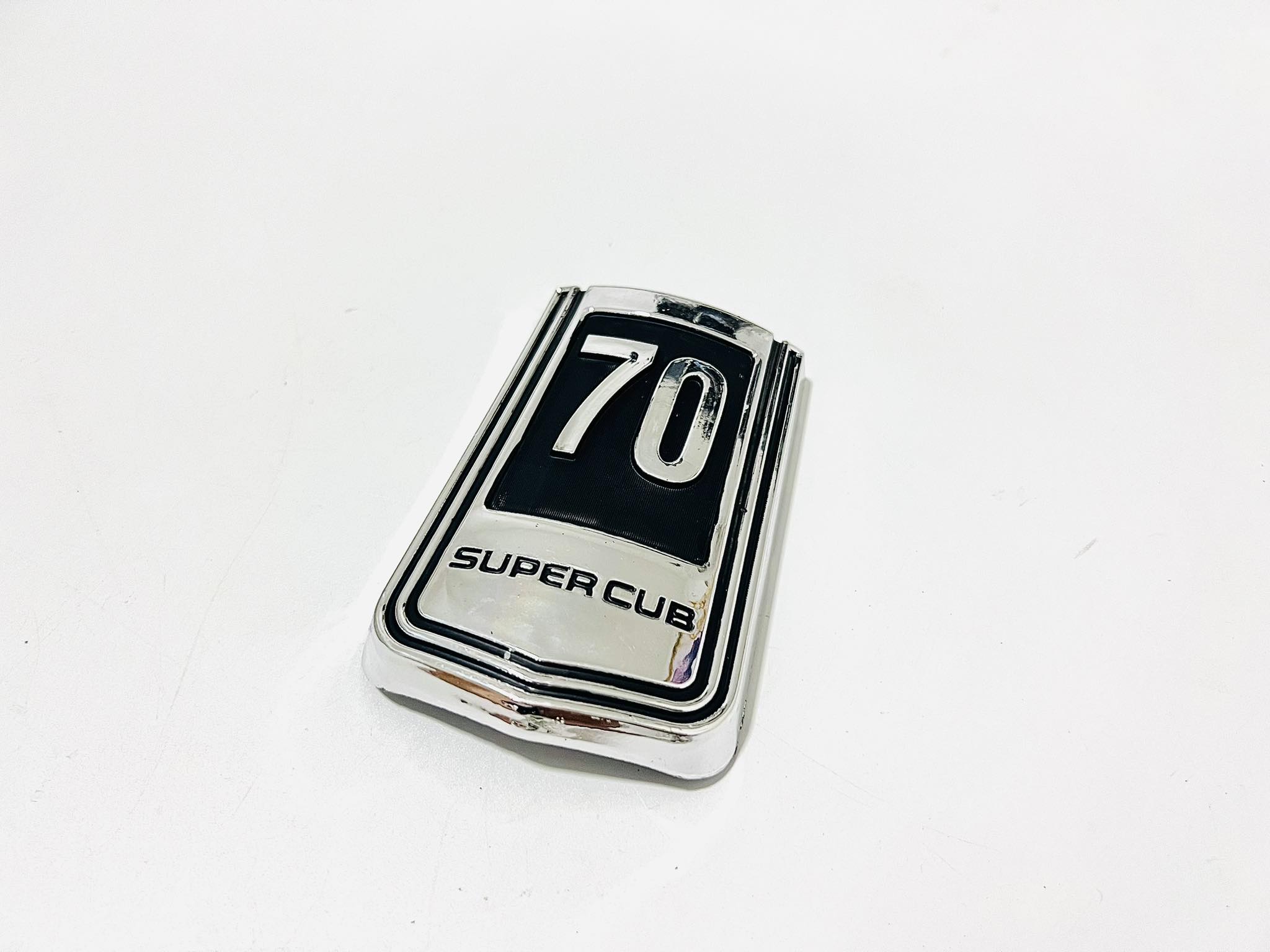 โลโก้ปิดแตรc70 พลาสติกชุบ