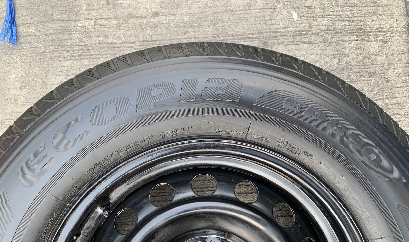 ✨ล้ออะไหล่✨6รู139 ขอบ 17 สีดำ แถมยาง 265-65-17 Bridgestone ปี 16