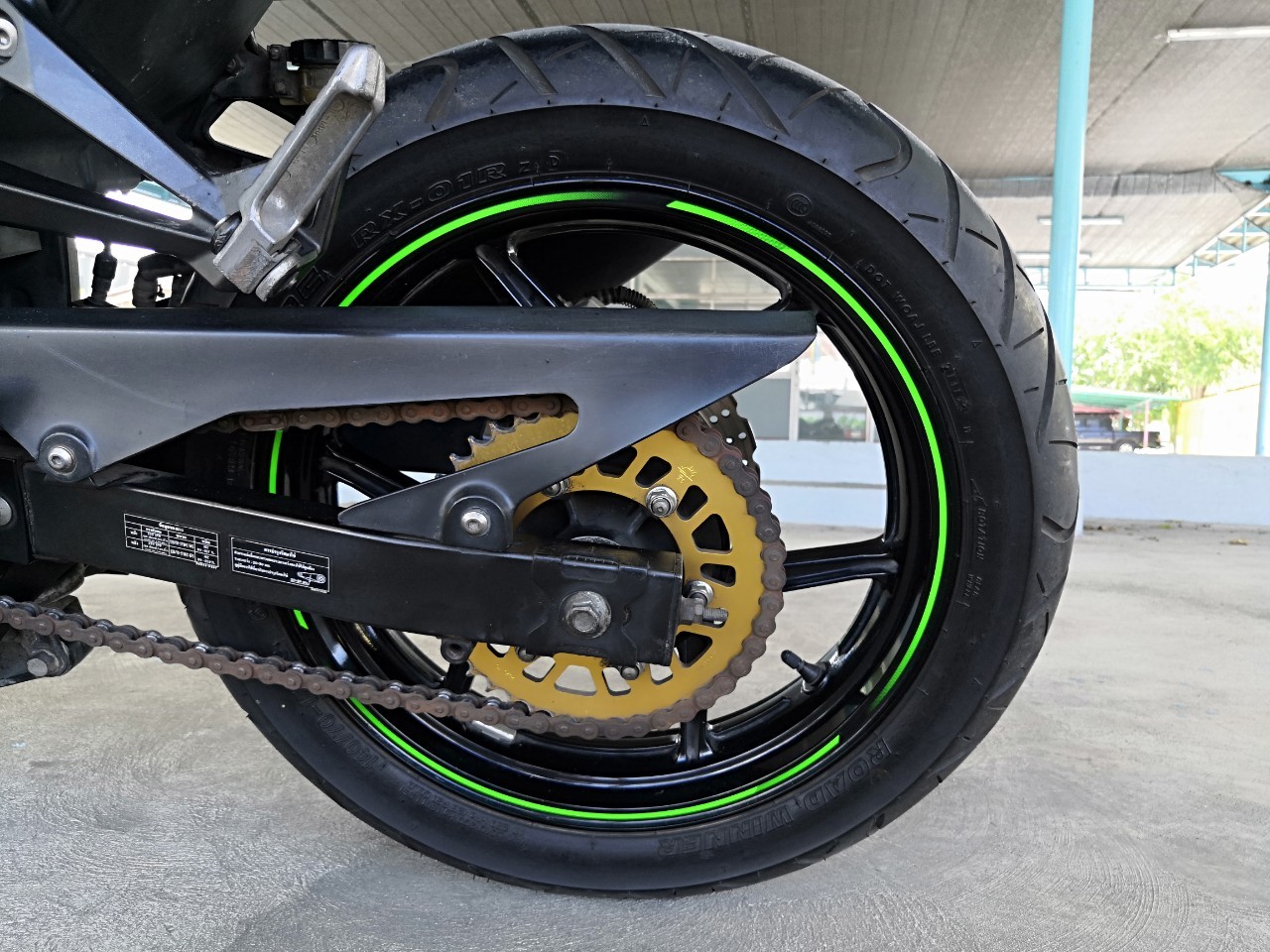 NINJA-250 รถบ้านแท้มือเดียว เครื่องดี สีเดิมทั้งคัน มีแต่งบ้างเล็กน้อย เท่ห์เร้าใจ