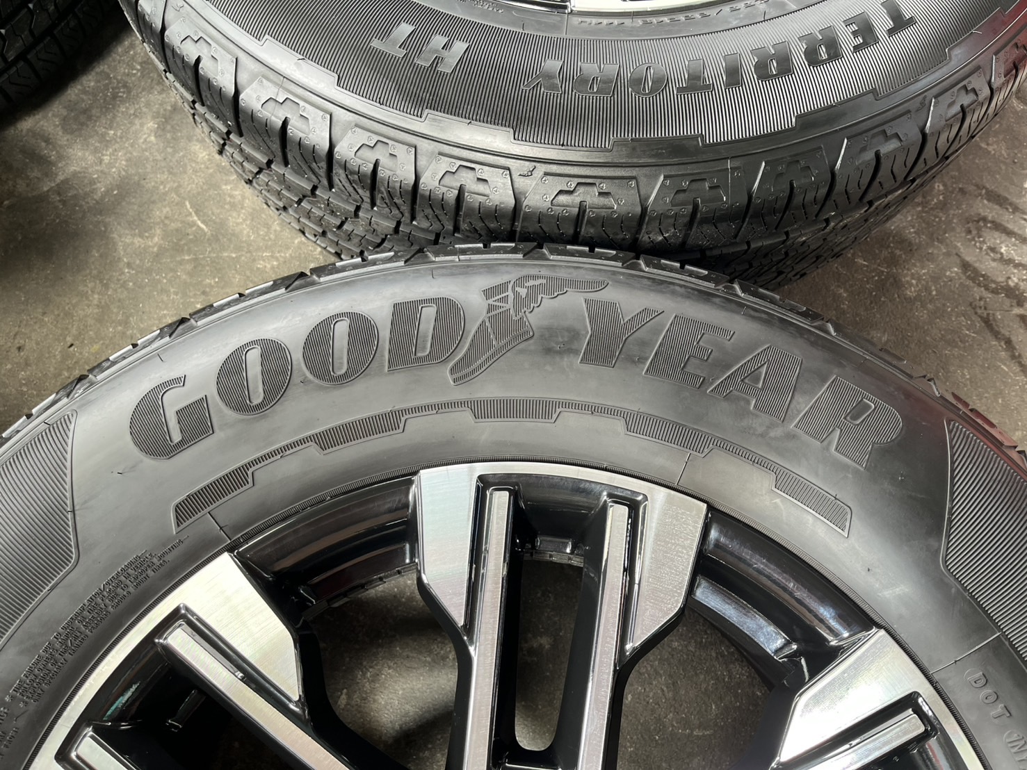 ✨ล้อแม็ก✨Mitsu Pajero ตัวท็อป ขอบ 18 ดำหน้าเงา พร้อมยาง 255-65-18 Goodyear🌟ปี 23🌟