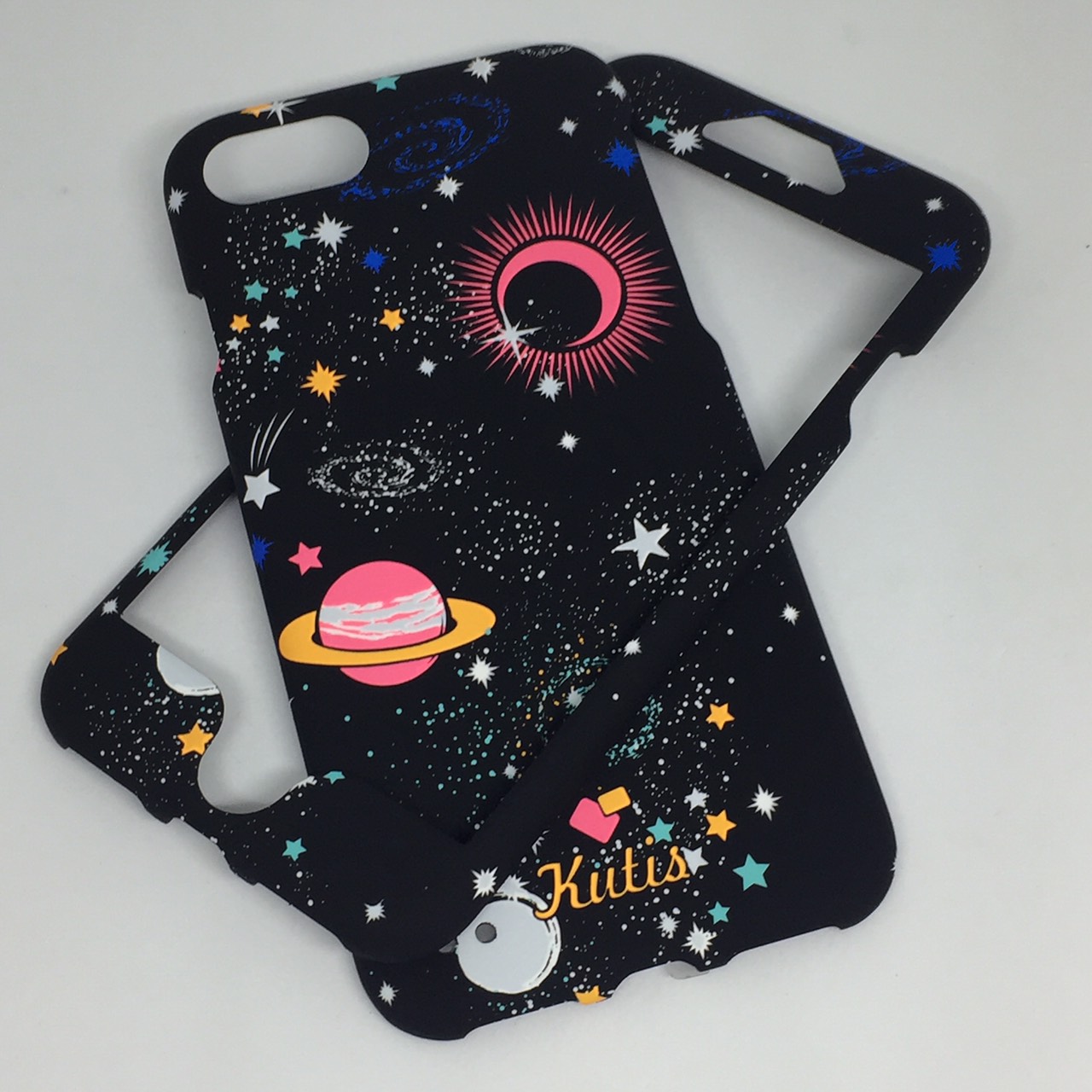 เคสคูทิส(Kutis)เคสไอโฟน7,8,SEปี2020(ลายอวกาศ)มาใหม่ เคสประกบหน้า-หลัง เคสเรืองแสง เคสลายวินเทจ ร้านSuperhero Klongthom