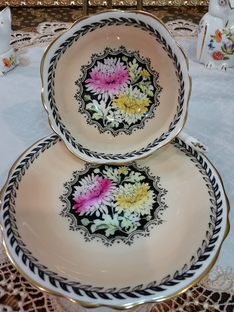 ถ้วยชา Paragon ลายดอกเยอบี ผลิตปี 1939 Bone China - Made in England