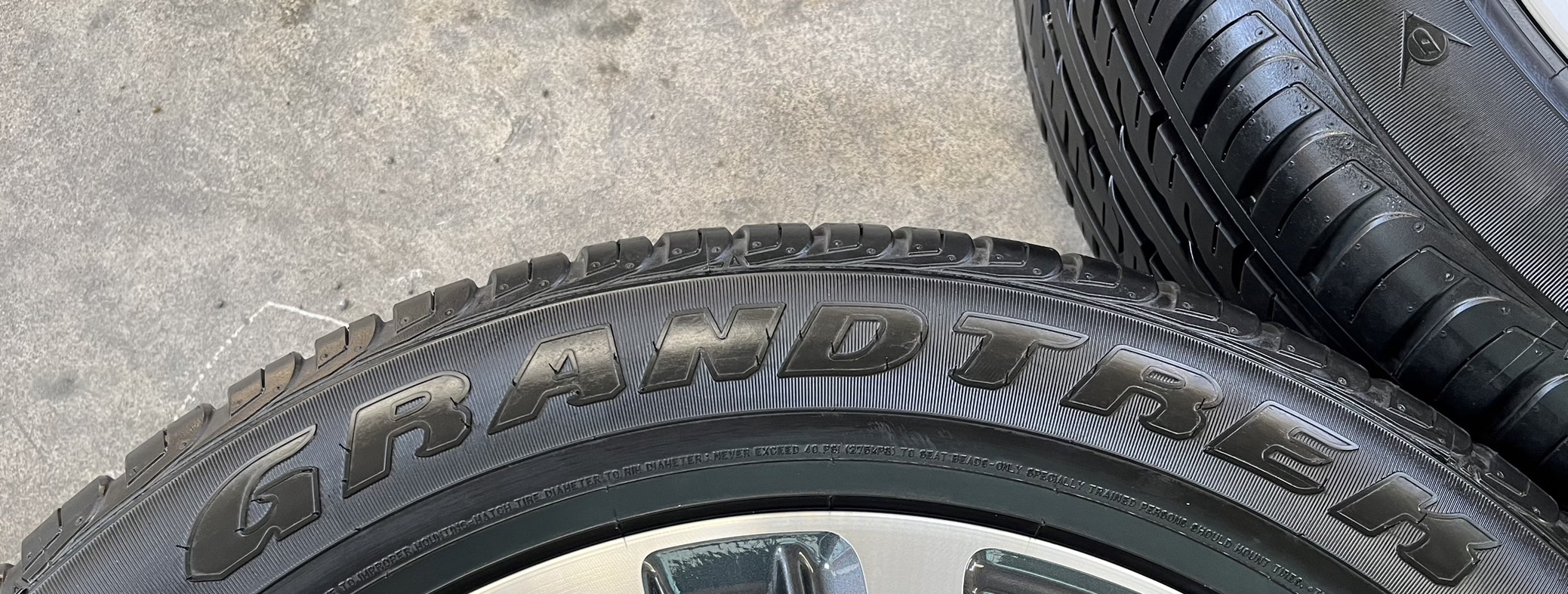 ✨ยางน้องๆป้ายแดง✨265-50-20 Dunlop♨️ปี24♨️สวยกริ๊บ🚘เหมาะสำหรับ รถกระบะตัวสูง และ SUV ทุกรุ่น