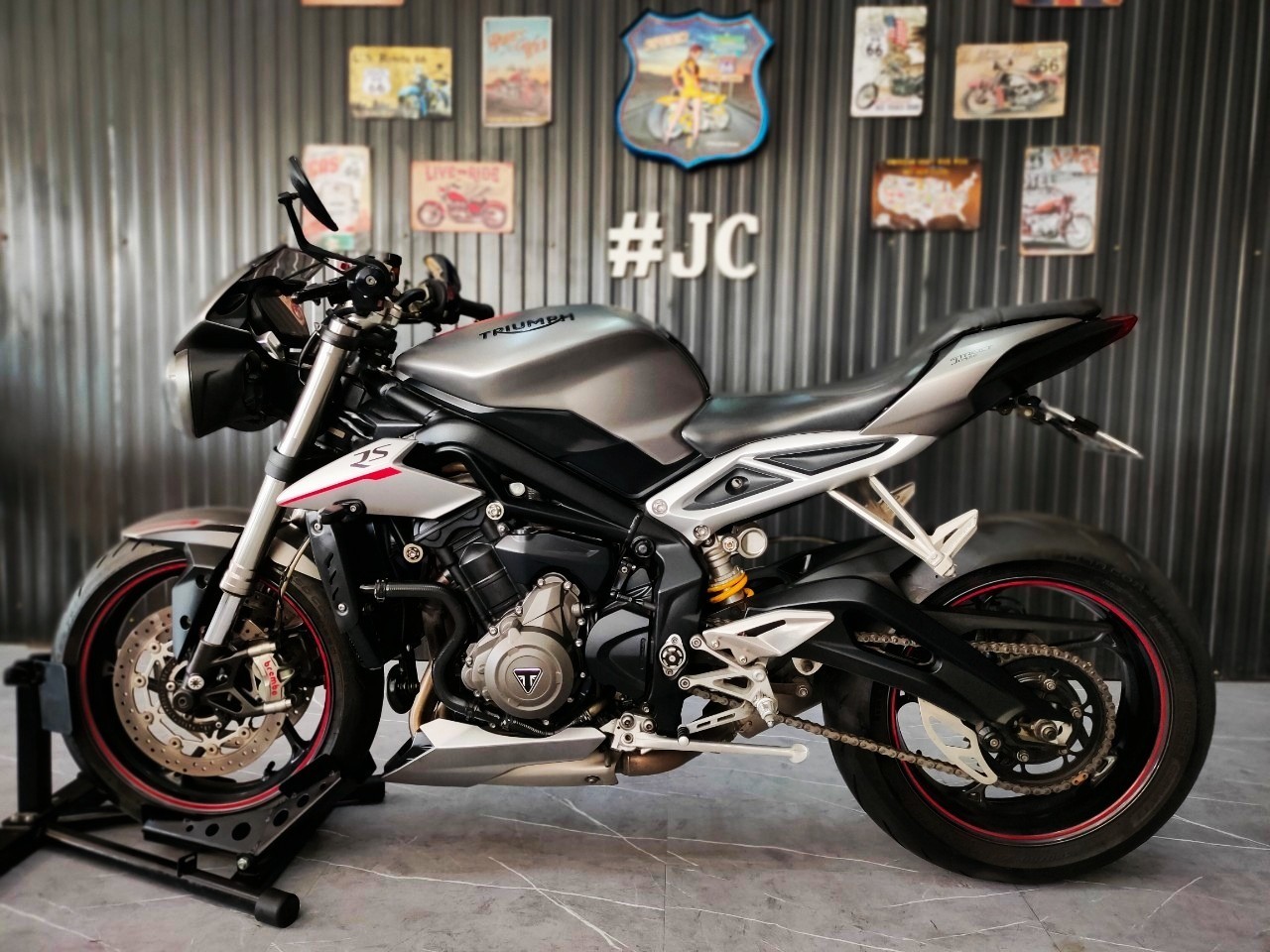 🏍💨ราคาเบียด650ล่ะ...แต่ Options คนละเรื่อง‼️ #StreetTriple765RS รถปี 2018 💥โปรแรงส์...คุ้มค่าคุ้มราคา💥