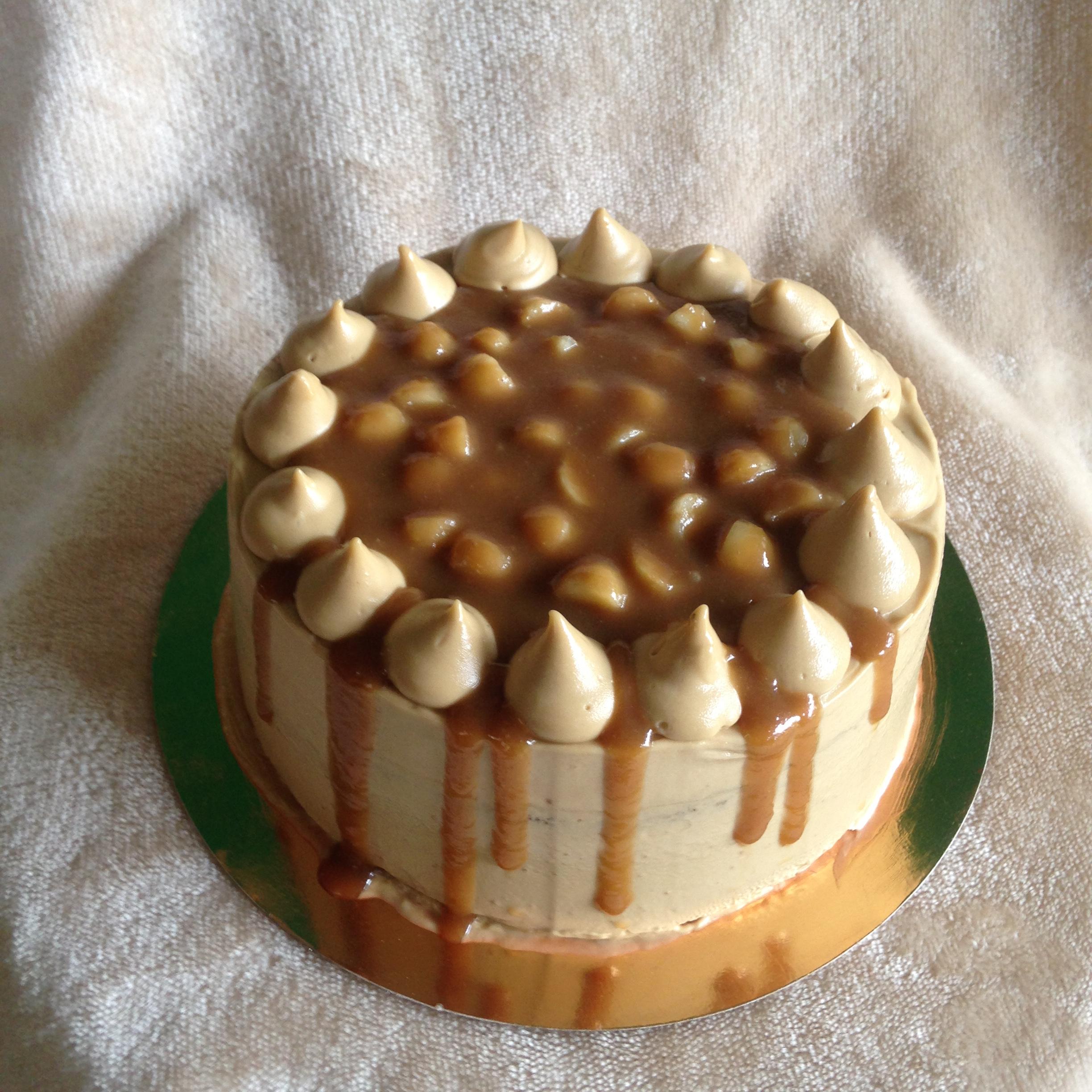 เค้กกาแฟคาราเมลมคคาเดเมีย (3 ปอนด์) / Coffee Caramel Maccadamia Cake (3 Pound / 8" x 8")