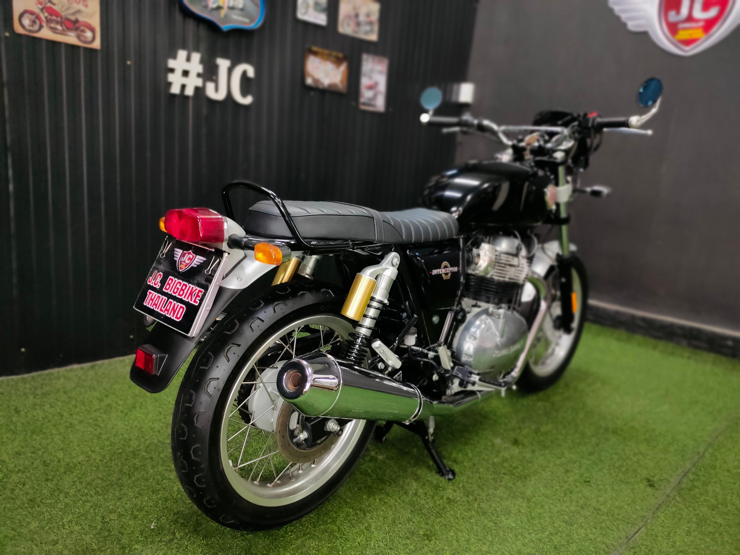 😎 มาแว้วโมเดิร์นคลาสสิกยอดนิยม "Royal Enfield" Interceptor 650 INT จดทะเบียนปี2020....สวยจริงไรจริงคันนี้⁉️
