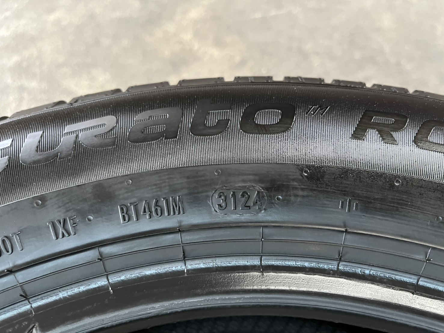 ✨ยาง✨215-55-16 Pirelli♨️ปี 24♨️สภาพสวย