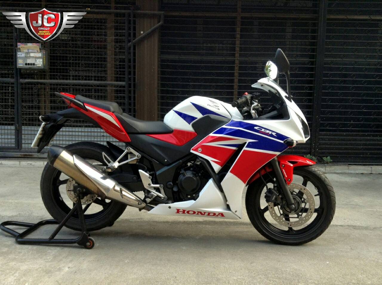 CBR300abs รถบ้านมือเดียว เครื่องเดิม ใช้งานน้อย สี TRI-COLOUR