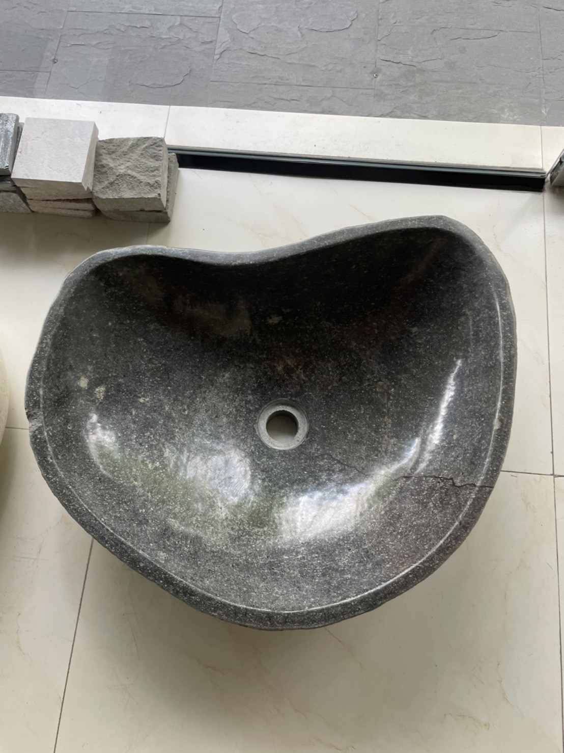 งานโมเดิร์นก็มา อ่างล้างหน้าหินธรรมชาติ ดำนี้สวยนะ