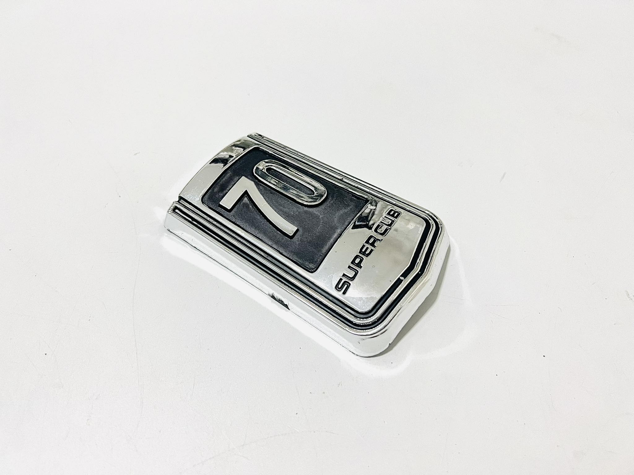 โลโก้ปิดแตรc70 พลาสติกชุบ