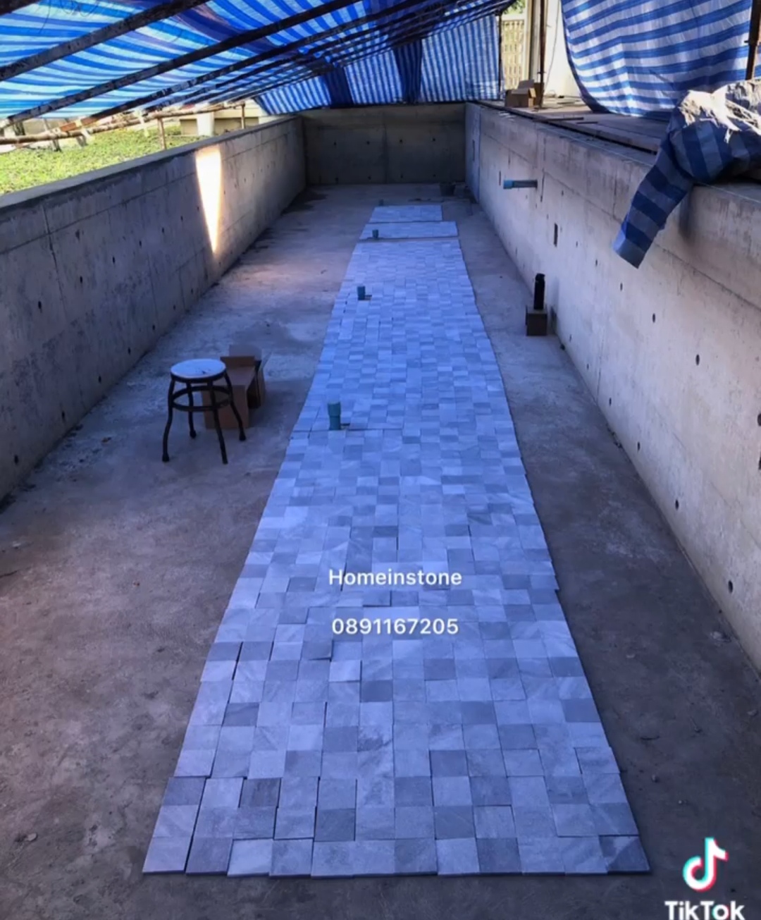 หินปูสระว่ายน้ำ crystal black 10x10,30x60