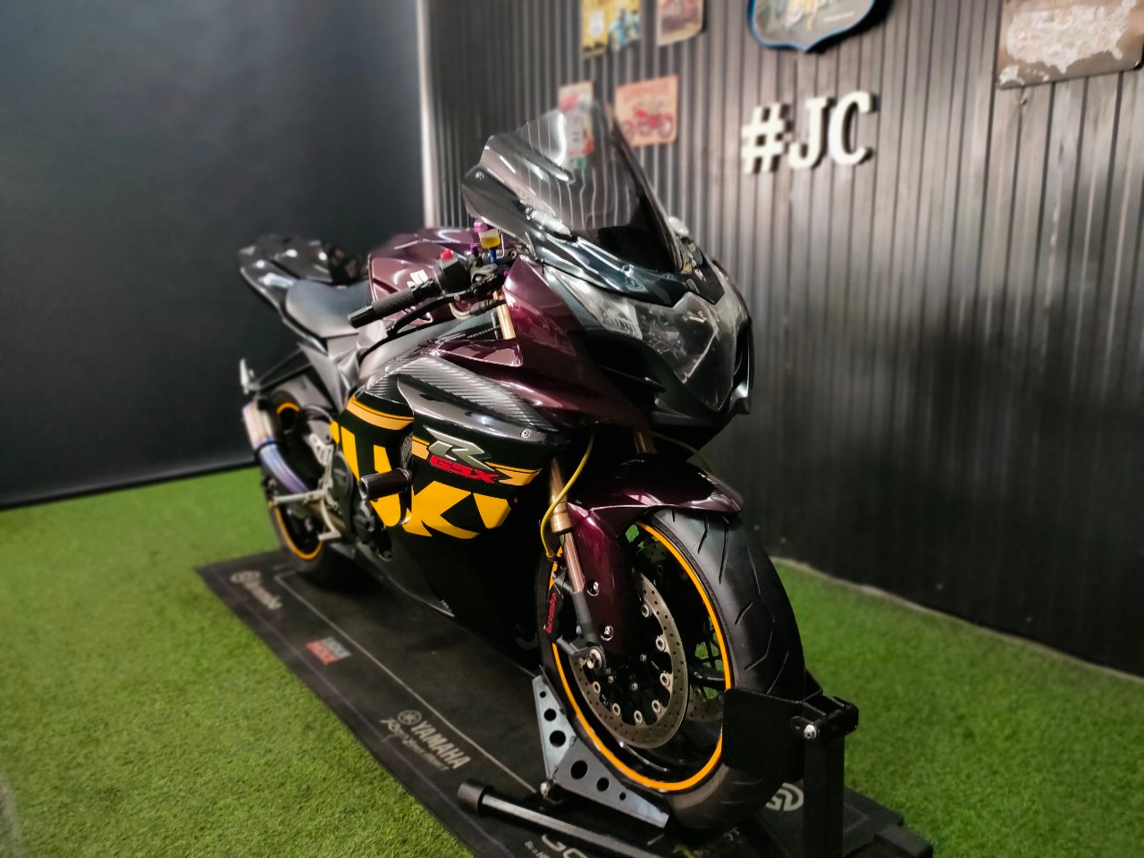 🐬 ได้เวลาโลมาโชว์ตัว #GSX-R1000 สเปค 🇺🇸 จดทะเบียน ธ.ค. ปี 2014 แต่งเต็มพร้อมบิน...ขี่อย่างมันส์‼️