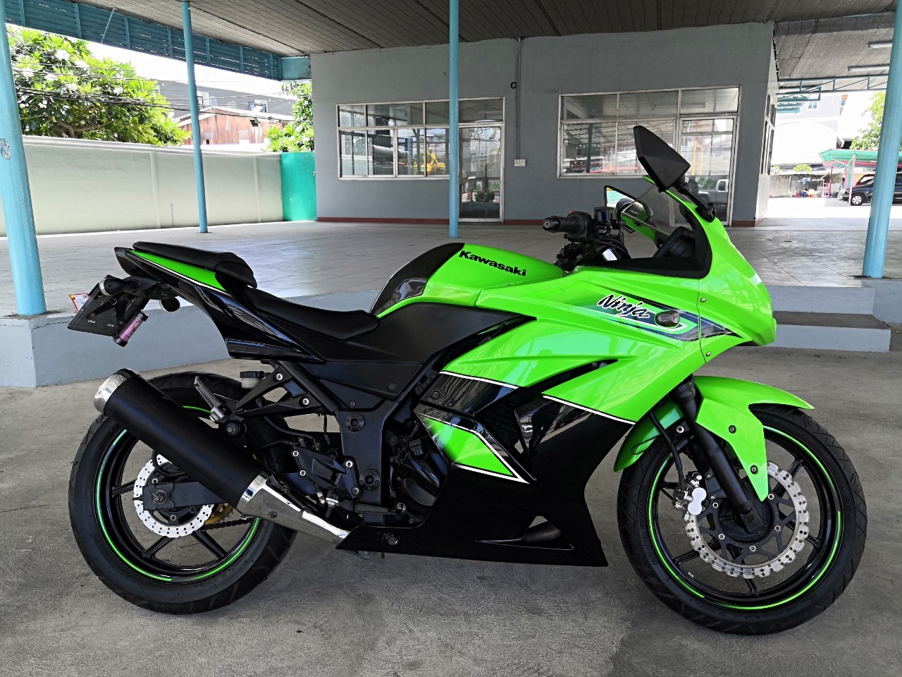 NINJA-250 รถบ้านแท้มือเดียว เครื่องดี สีเดิมทั้งคัน มีแต่งบ้างเล็กน้อย เท่ห์เร้าใจ