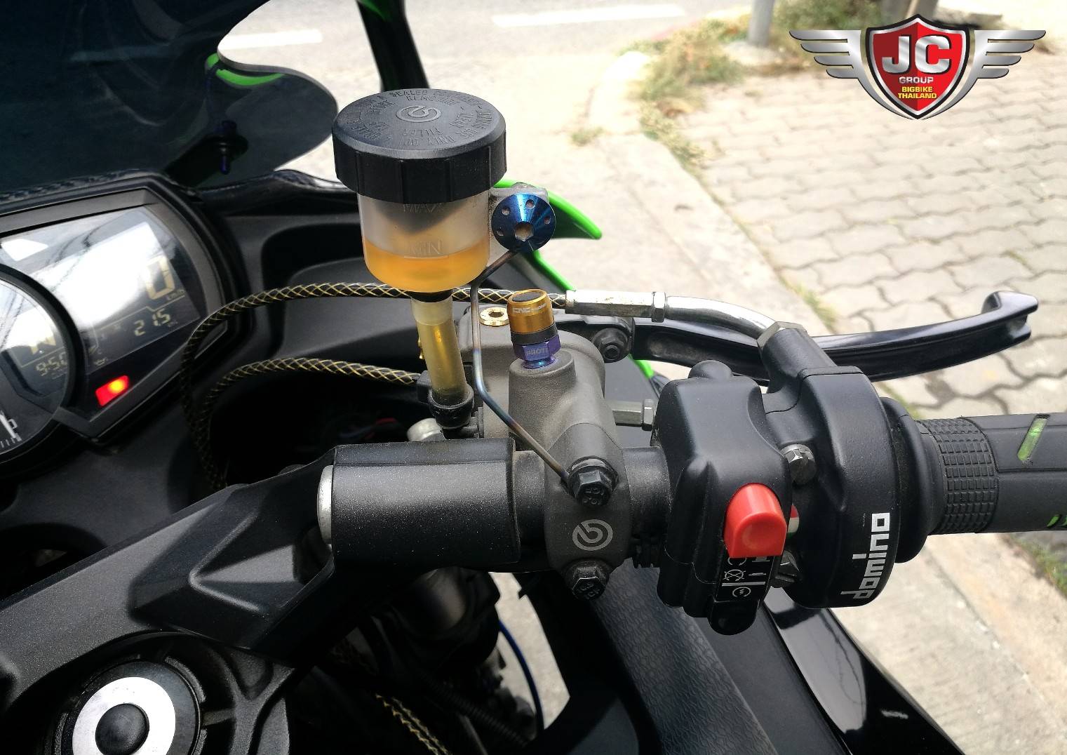 รถคันนี้ทำไมมันหล่อจังใครได้ไปขับหล่อทั้งคนขับทั้งรถไมล์วิ่ง 1XXXX โล