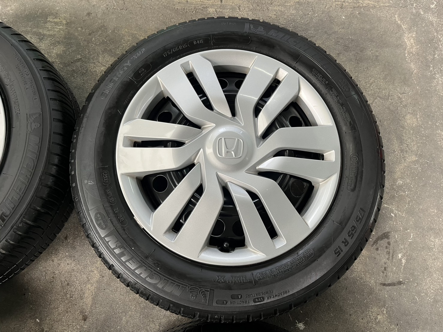 ✨ล้อกระทะ 4รู100✨Honda ขอบ 15 แถมยาง 175-65-15 Michelin ปี 20