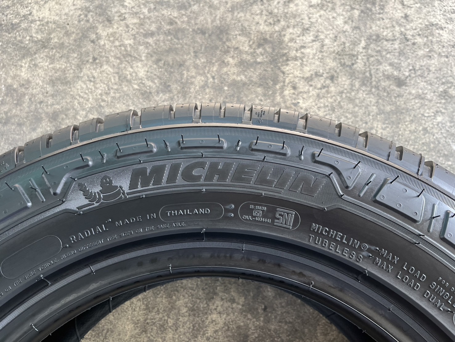 ♨ปี 24♨✨ยางใหม่💯✨205-70-15 Michelin💖ใหม่กริ๊บ🚘ใส่กับ รถกระบะตัวเตี้ย ได้ทุกรุ่น