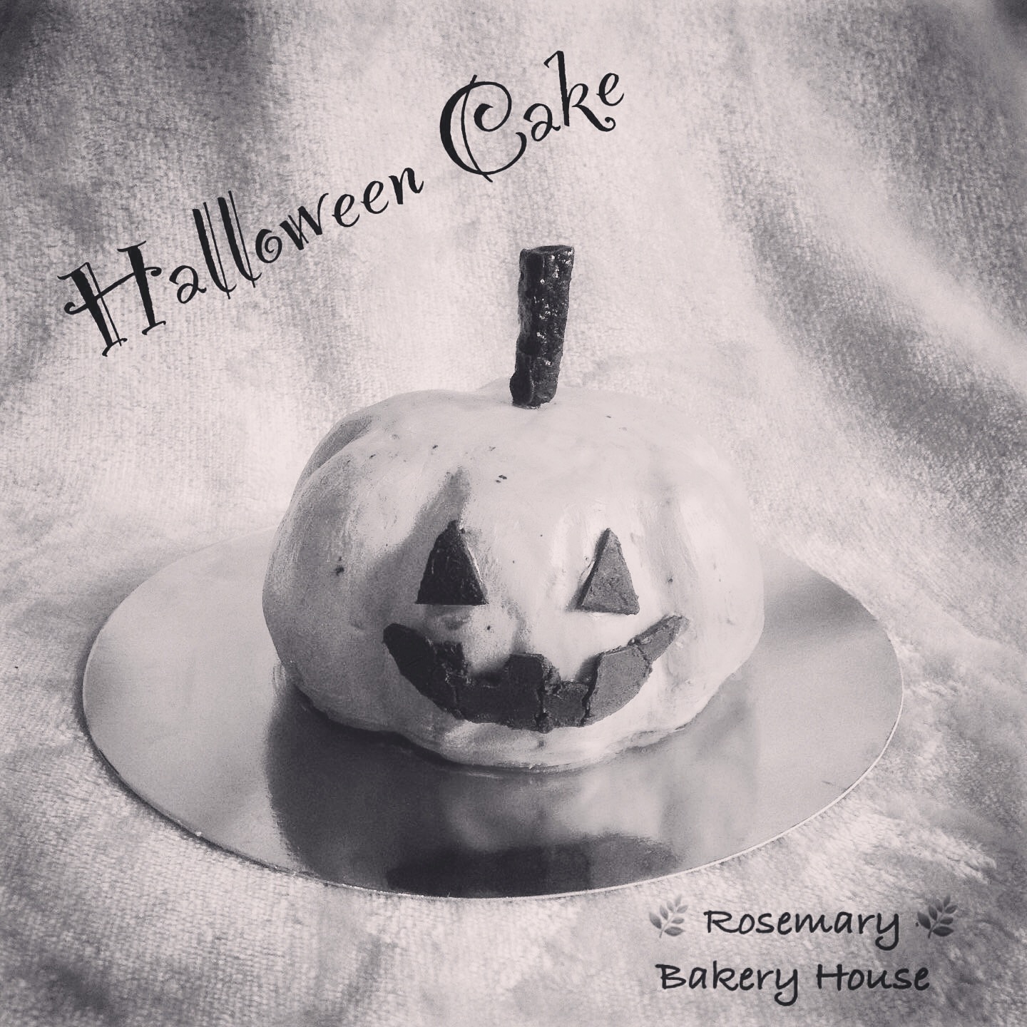 เค้กเค้กฮาโลวีน 2019 (ขนาด 1/2 ปอนด์) 2 ชั้น / Halloween Cake (1/2 Pound) 2 Layers