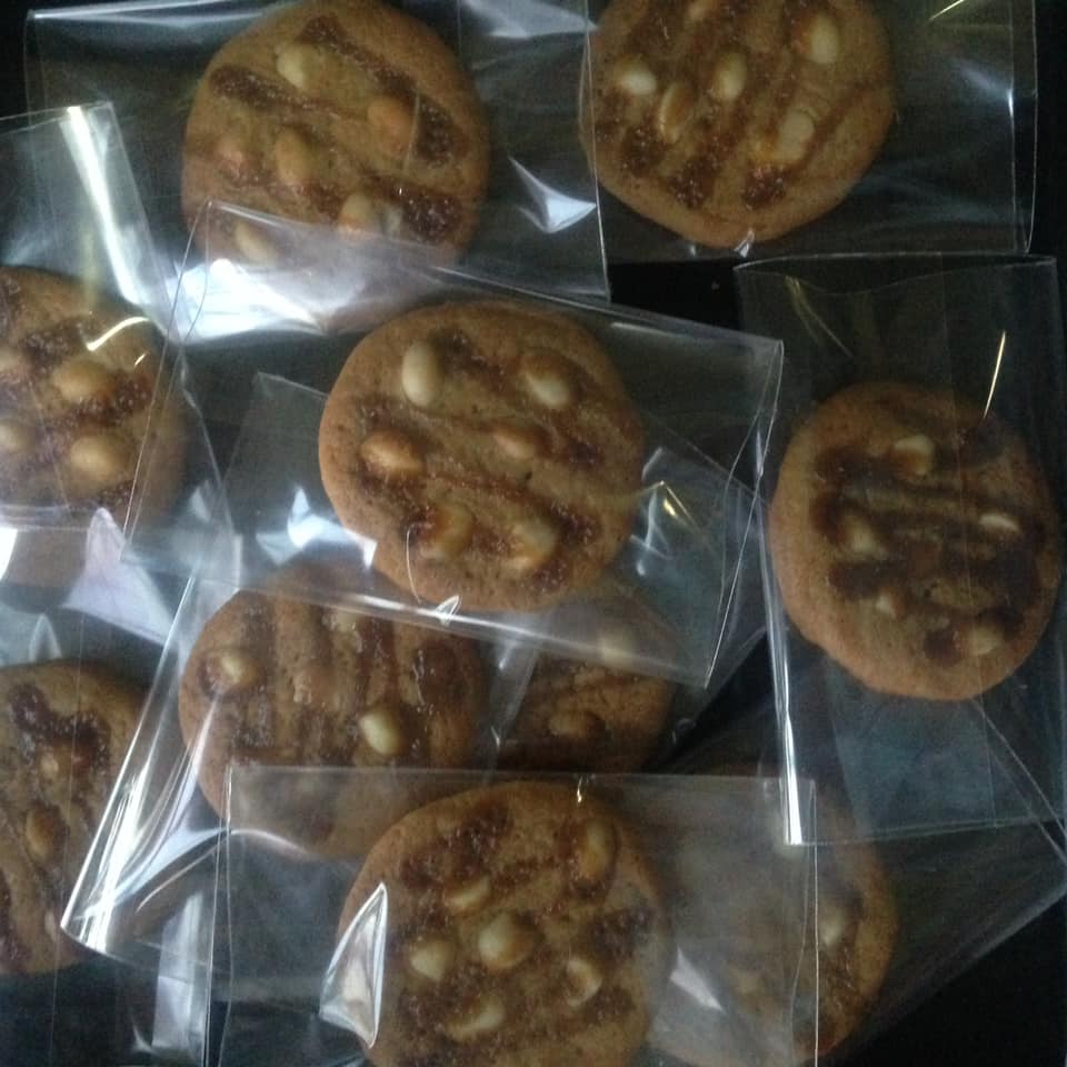 คุ้กกี้คาราเเมลแมคคาเดเมีย - Caramel Macadamia Cookies