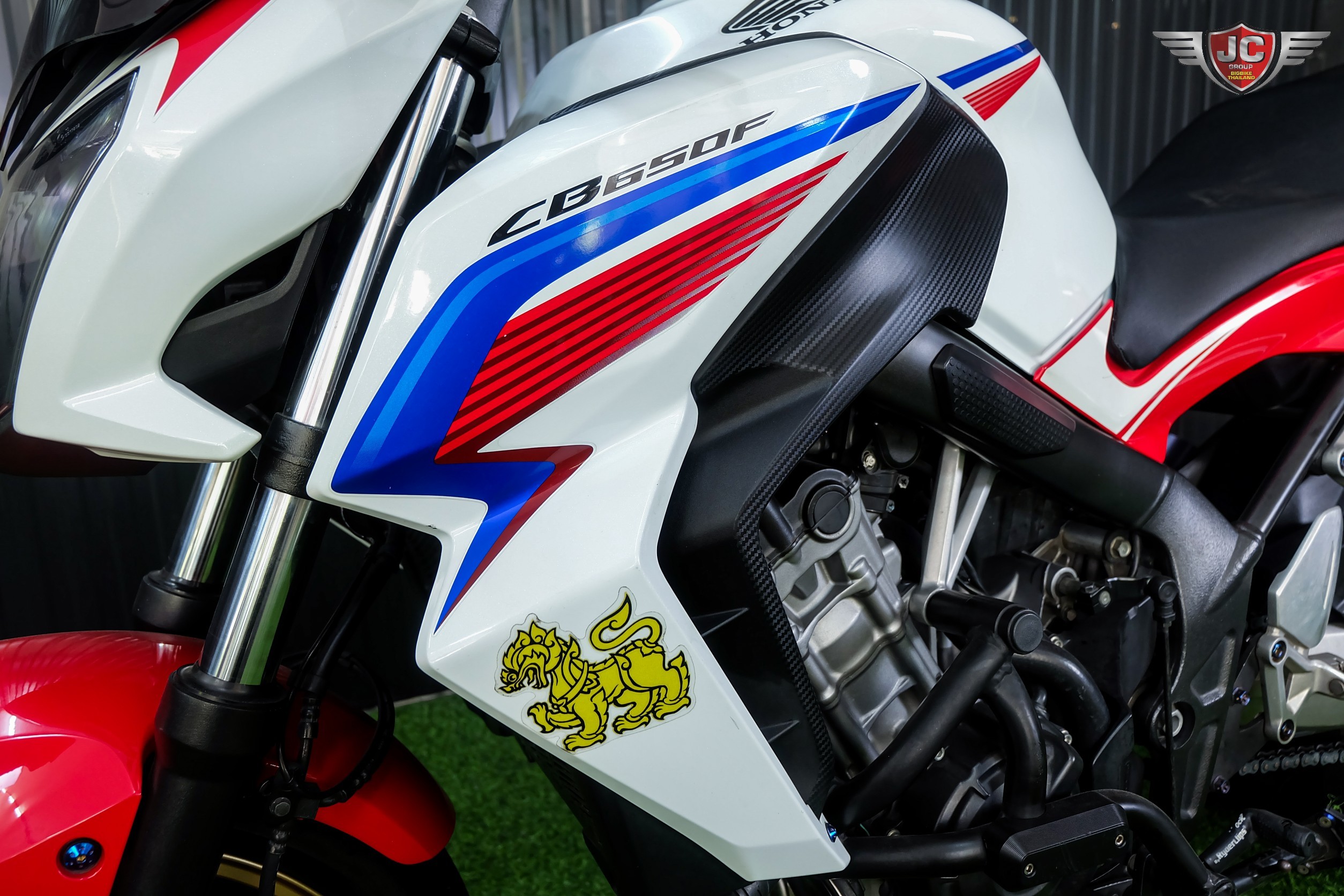 คนไทย...เอา"ไตร"ไปเลย‼️ CB650F Tri-colour ปลายปี 2015 ขี่นิ่มพร้อมใช้ยางใหม่....หาอยู่ต้องจัด 🤗