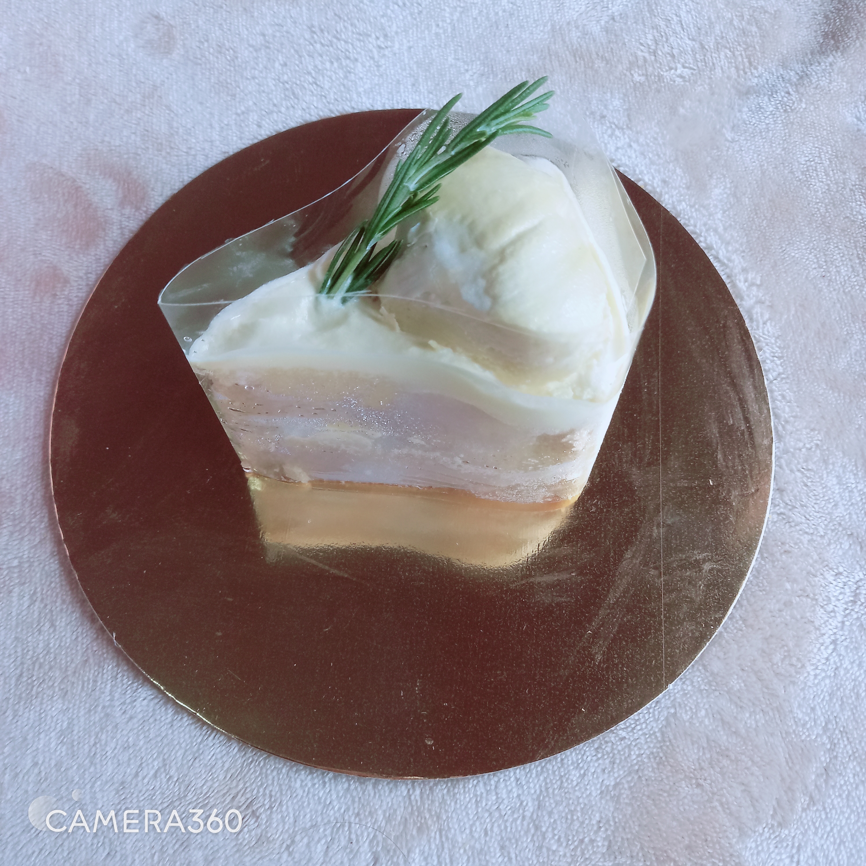 เค้กทุเรียนครีมสด (ราคาต่อชิ้น) Durian Fresh Milk Cake 2-3 ชั้น