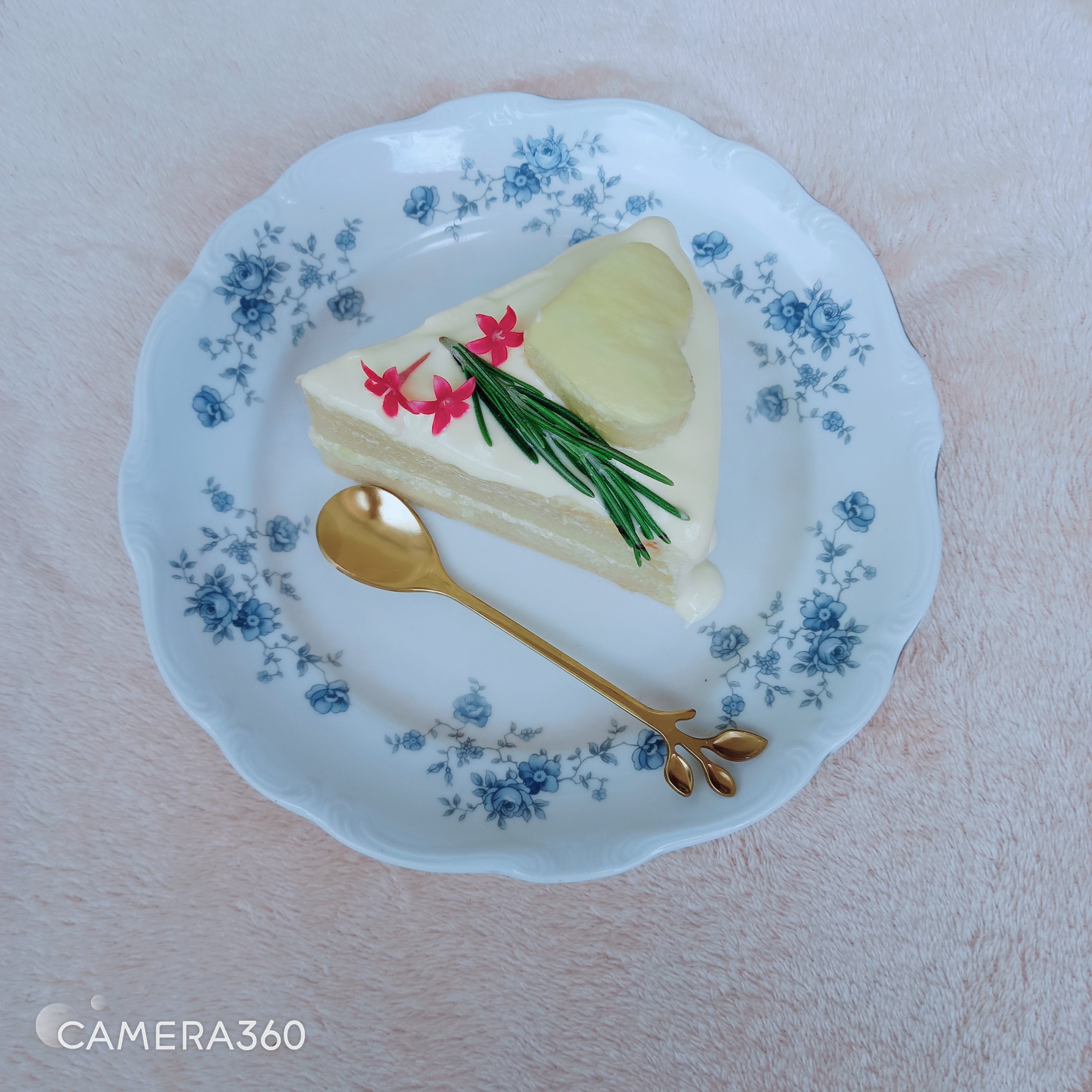 เค้กทุเรียนครีมสด (ราคาต่อชิ้น) Durian Fresh Milk Cake 2-3 ชั้น