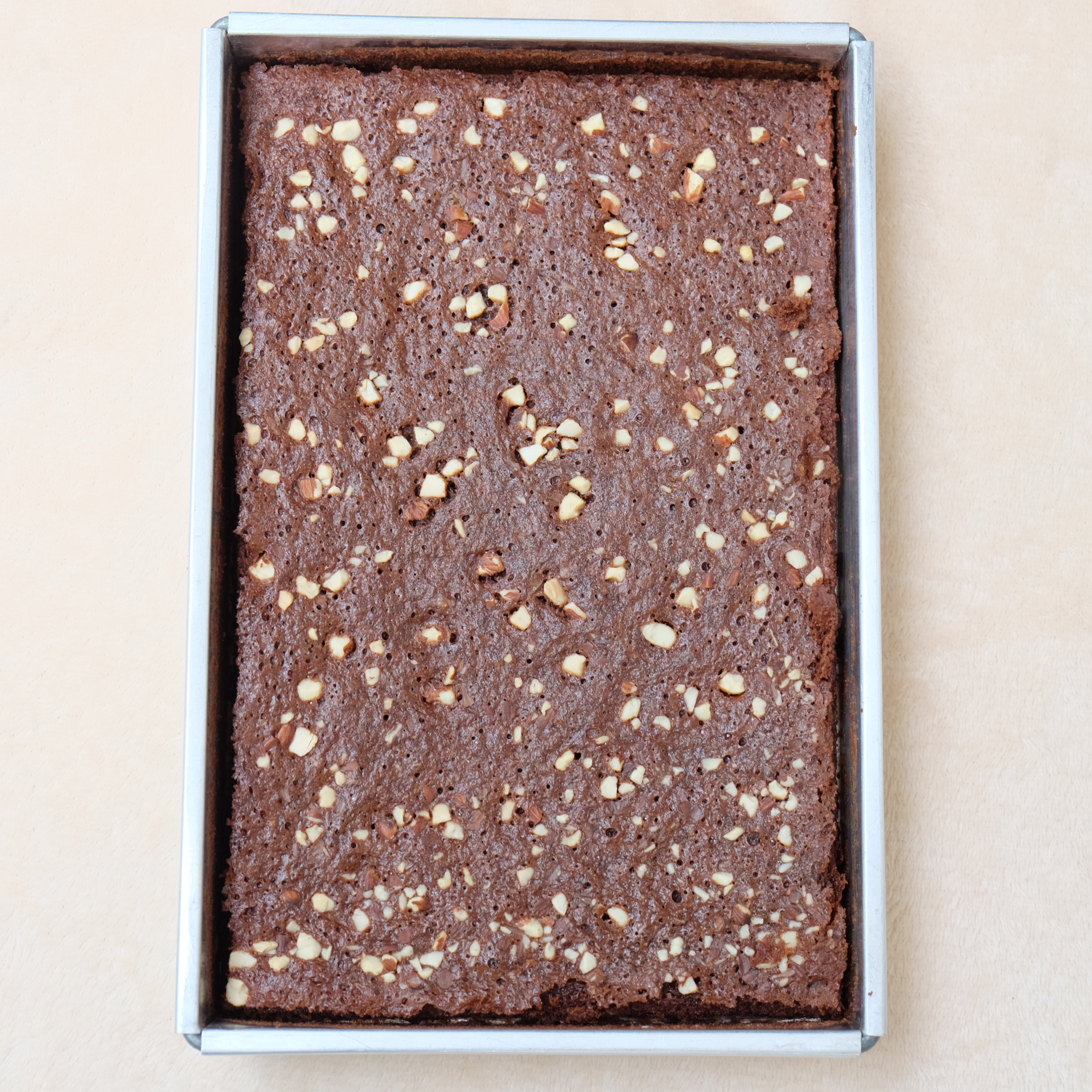 มินิบราวนีส์ คลาสสิค ( Classic Brownies) 5x5 cm ยกถาด 15ชิ้น/ *สำหรับจัดเบรค ถาดขนาด 18*27 cm 7* 11 นิ้ว *** ราคาขายต่อถาด (Price)