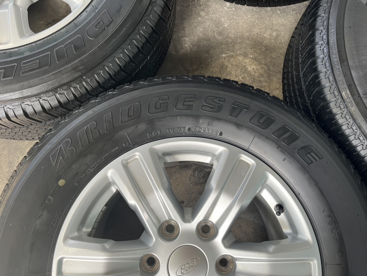 ✨ล้อแม็ก✨Ford Ranger XLT ขอบ 17 สีบอร์น แถมยาง 255-65-17 Bridgestone ปลายปี 19