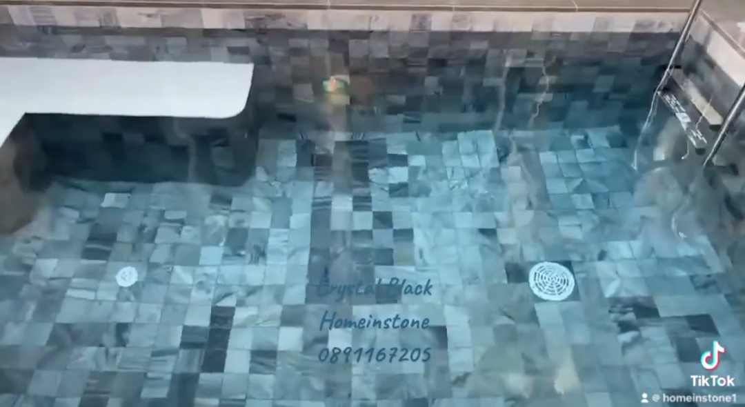 หินปูสระว่ายน้ำ Crystal black