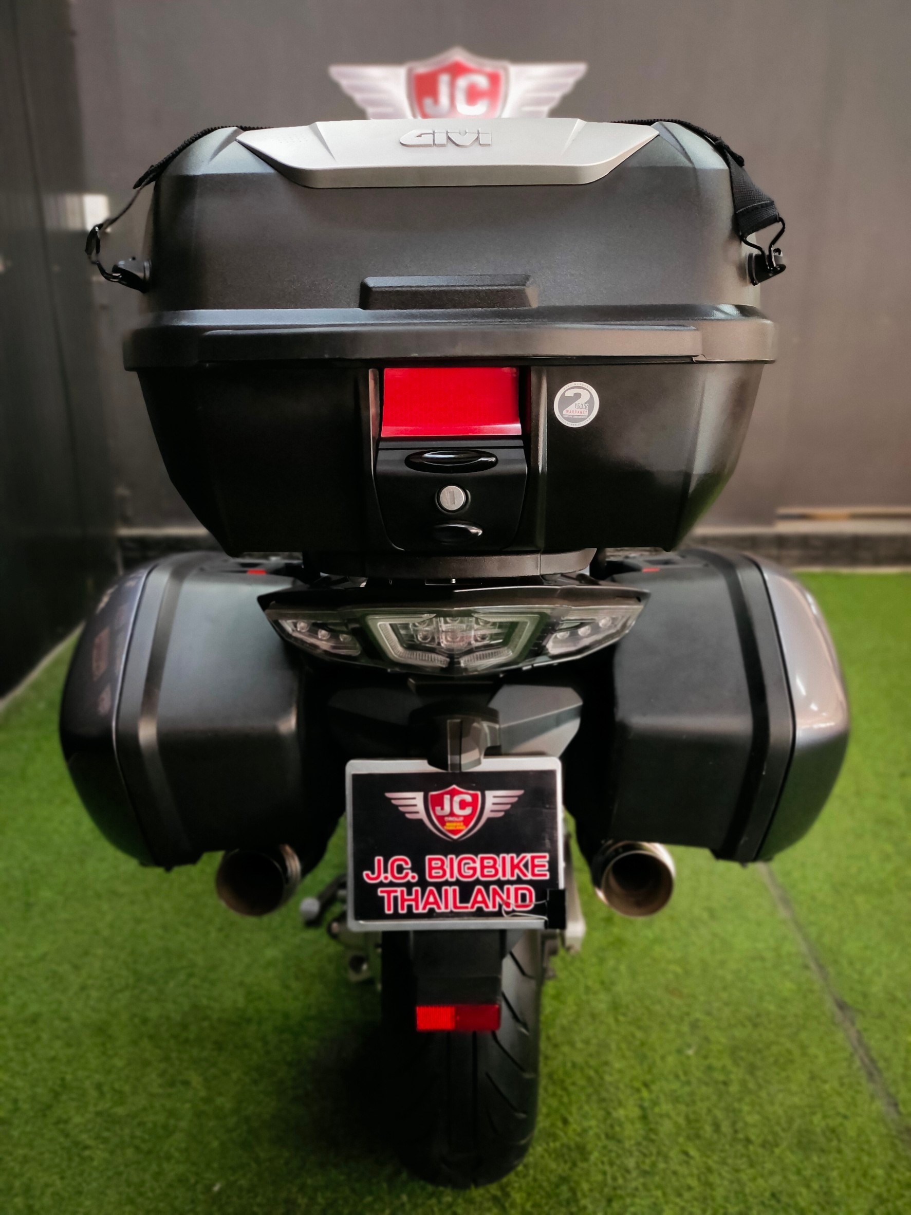 Sport Touring ตัวพรีเมียมจากค่าย YAMAHA รุ่น FJR1300AS ตัวท๊อป Autoclutch ขับเพลาปลายปี 2018 แท้สายจอดไมล์ 2,xxx 😎 โฉมปัจจุบัน...นับคันได้เลย‼️