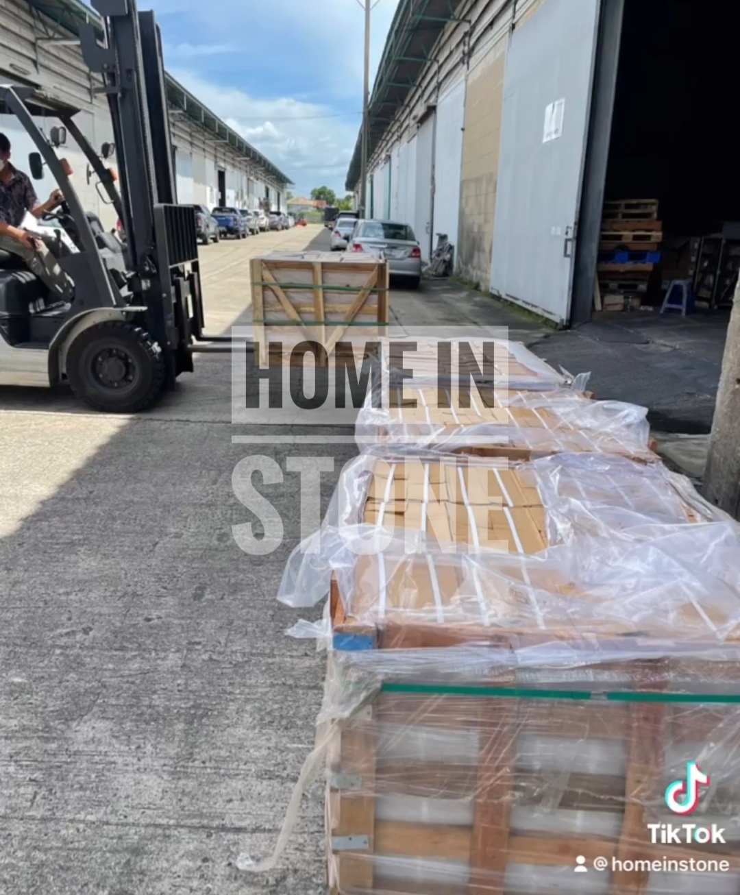 หินปูสระว่ายน้ำ Silver grey 10x10 + White Cloudy 10x10